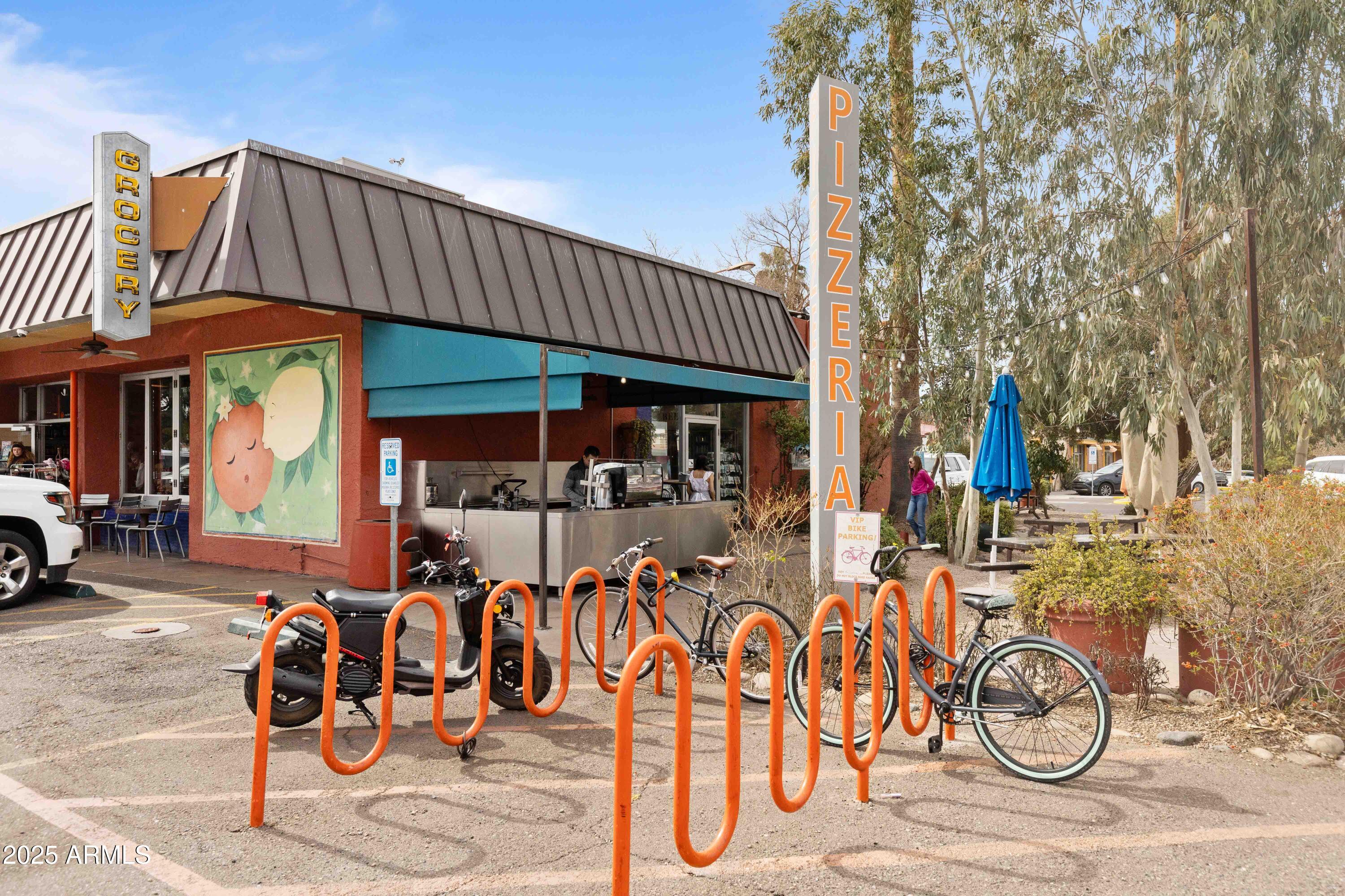 4131 E MINNEZONA Avenue