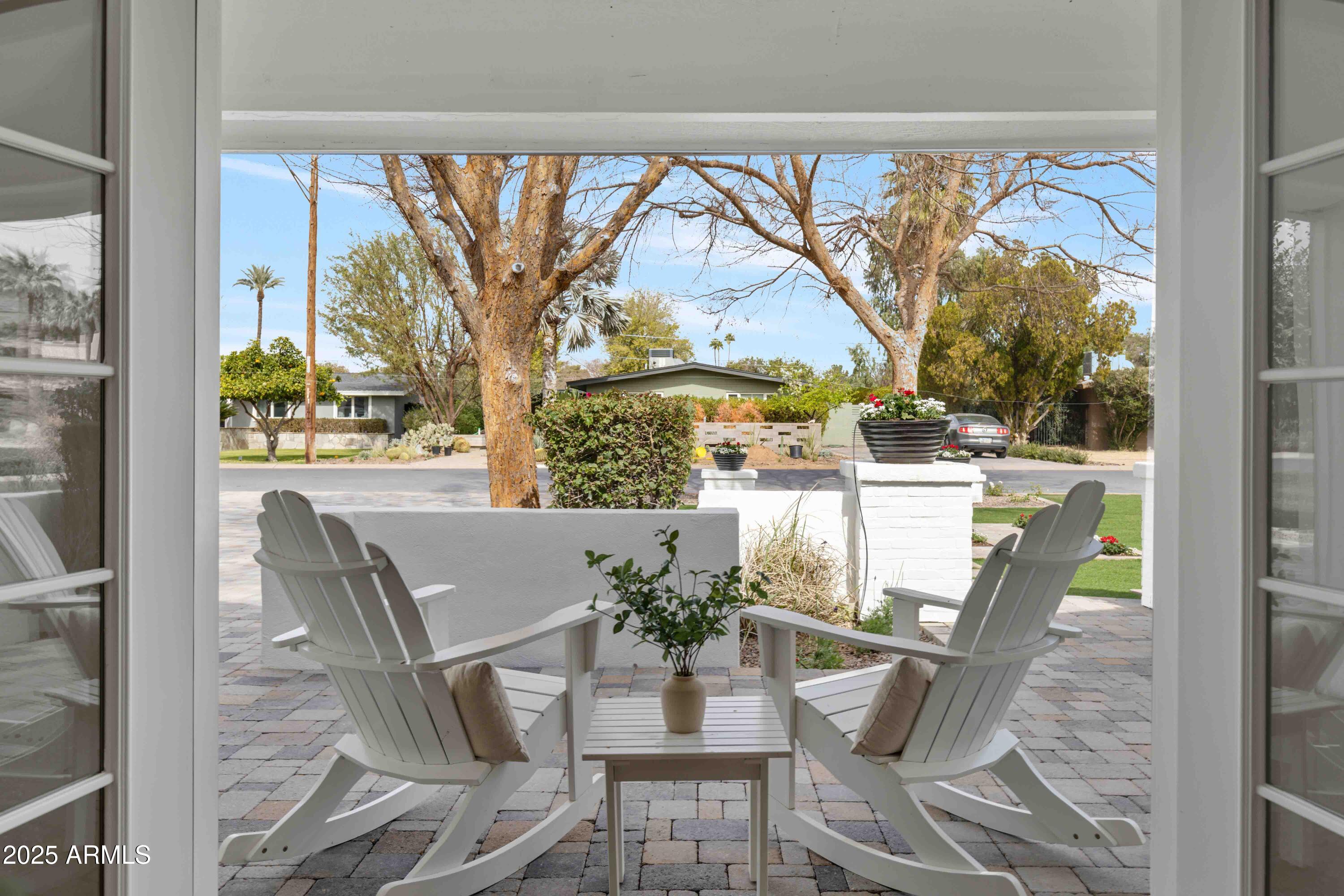 4131 E MINNEZONA Avenue