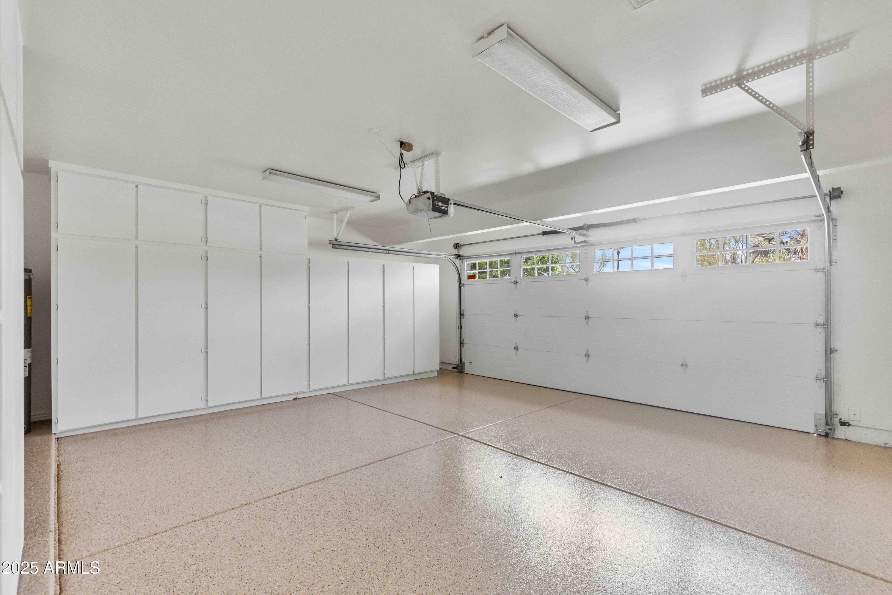 4131 E MINNEZONA Avenue