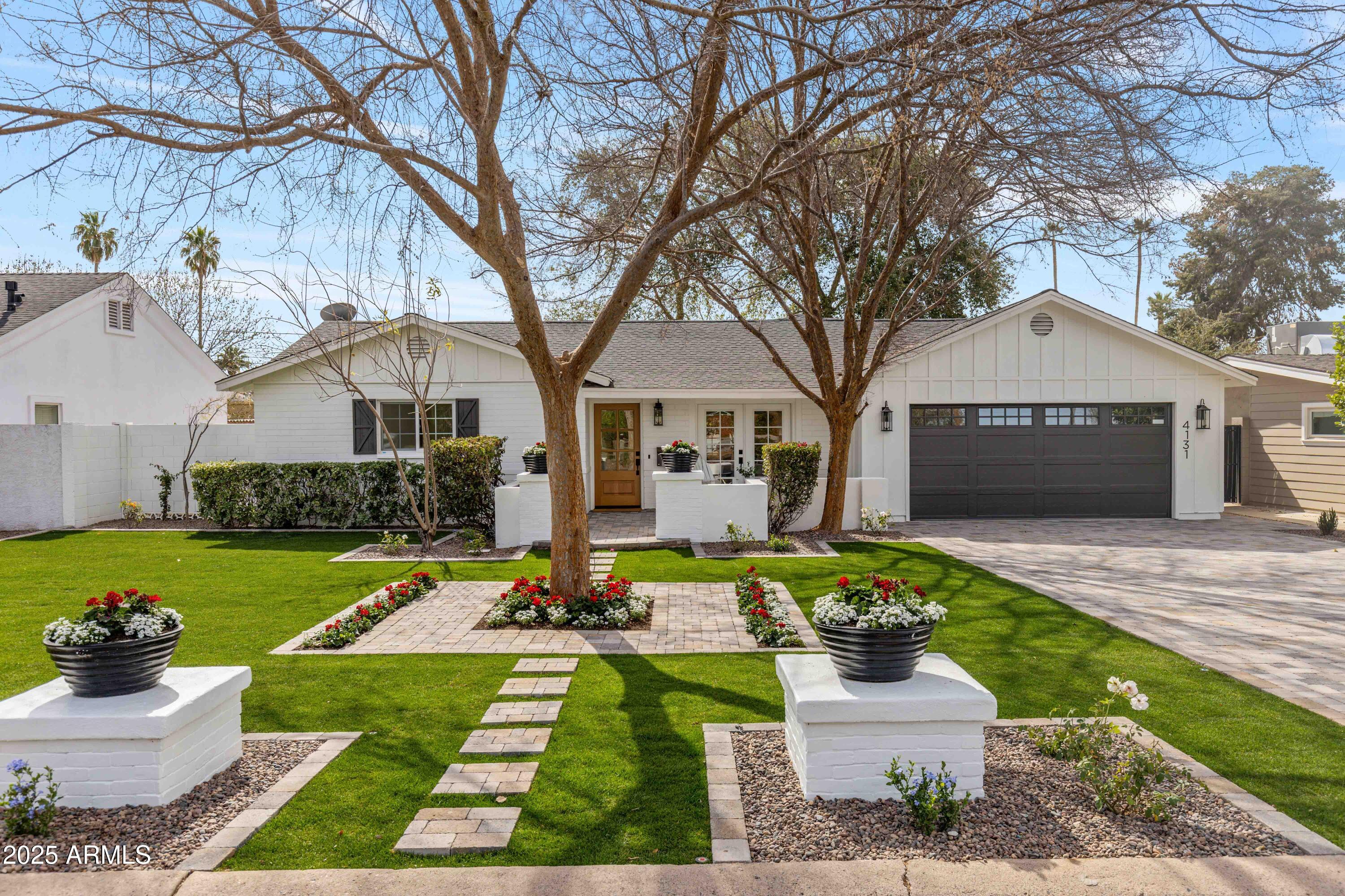 4131 E MINNEZONA Avenue