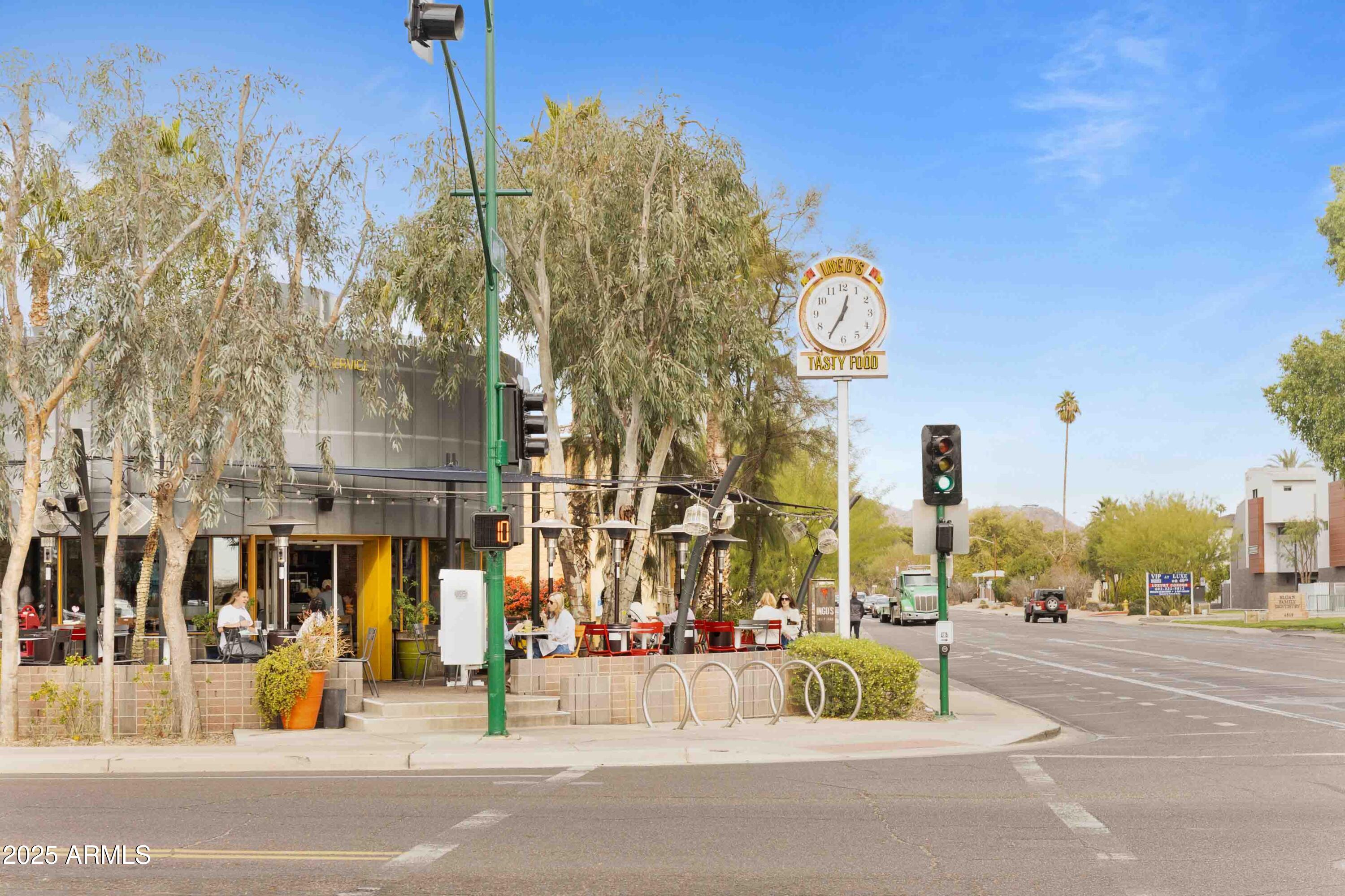 4131 E MINNEZONA Avenue