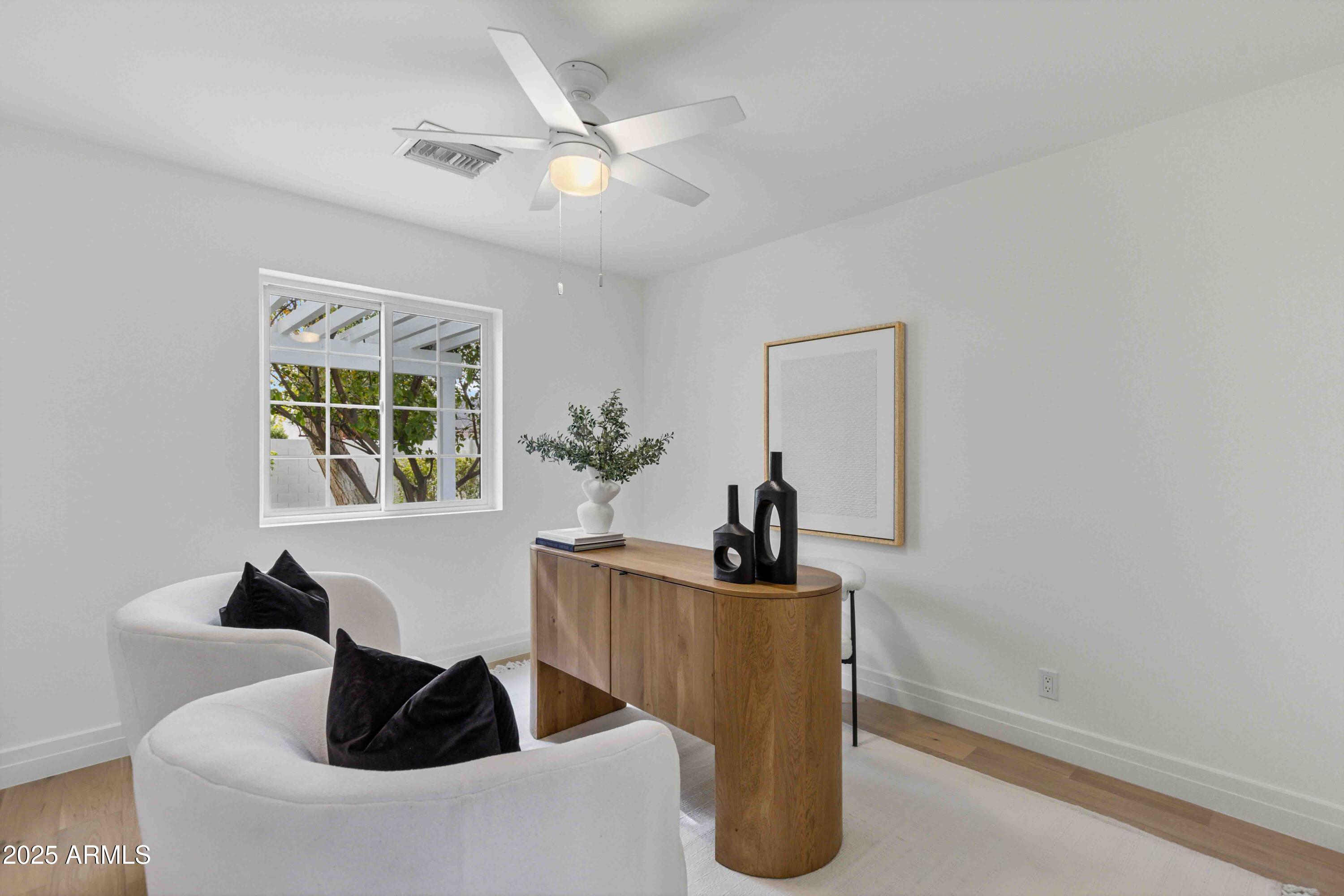 4131 E MINNEZONA Avenue