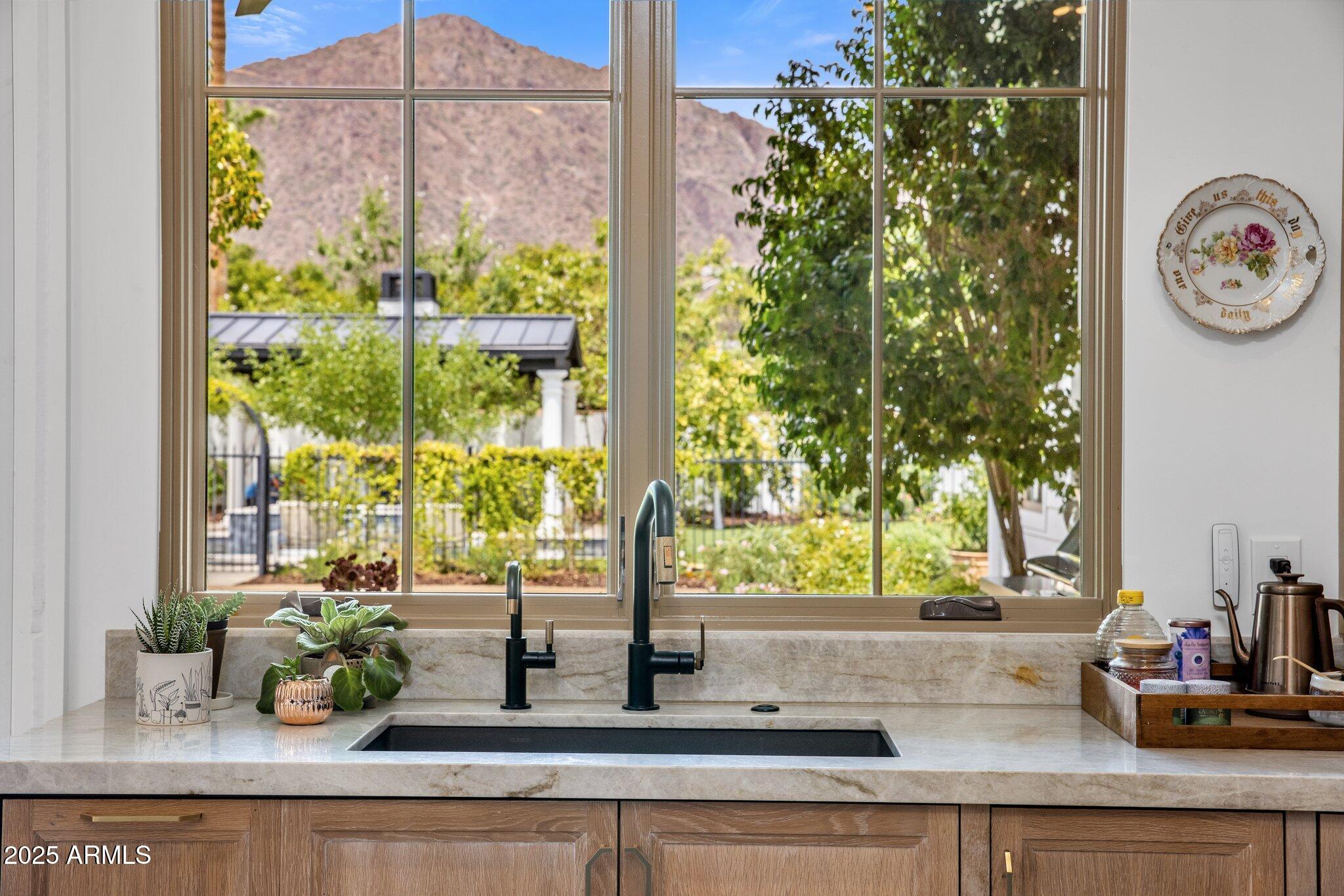 5144 E Calle Del Medio --