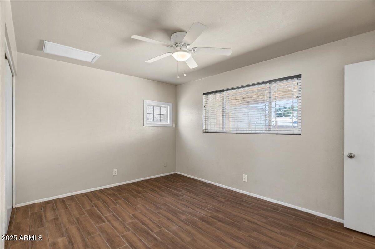 3117 W CORRINE Drive