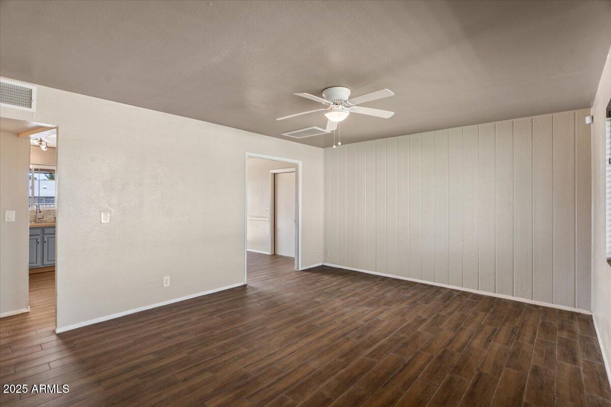 3117 W CORRINE Drive