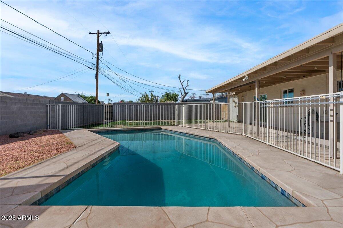 3117 W CORRINE Drive