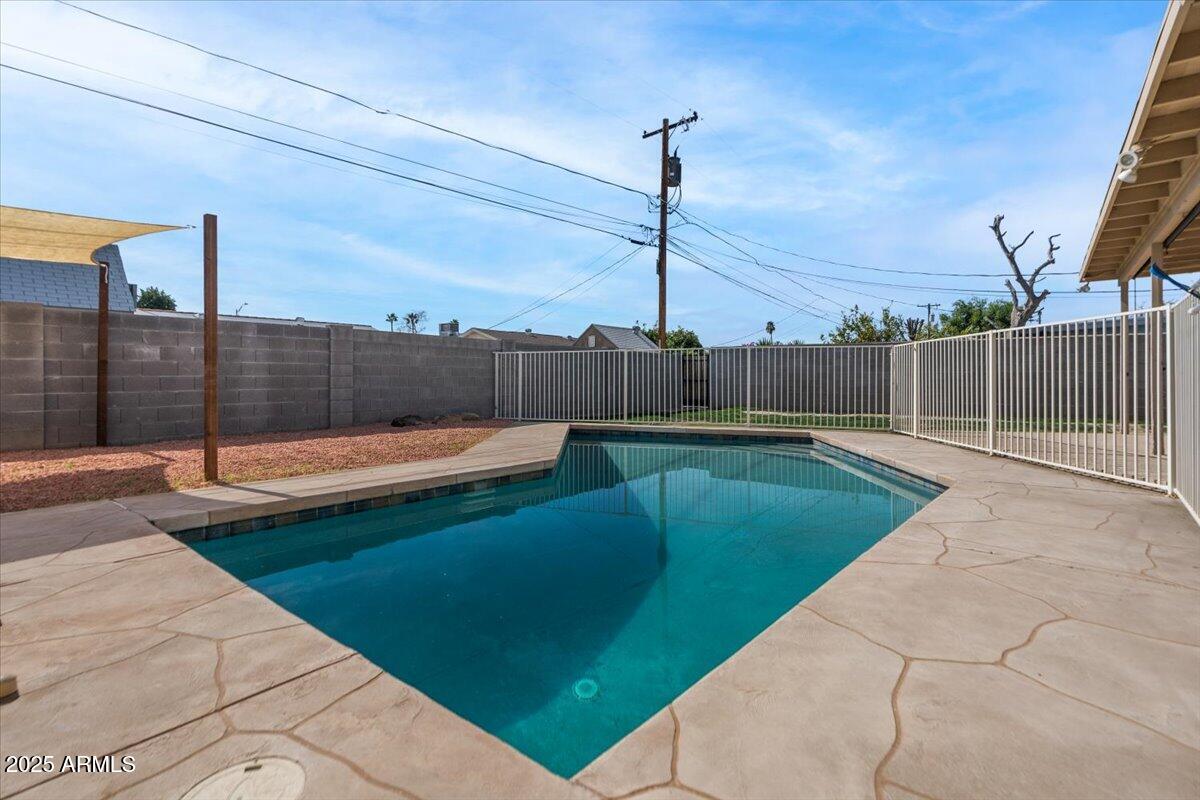 3117 W CORRINE Drive