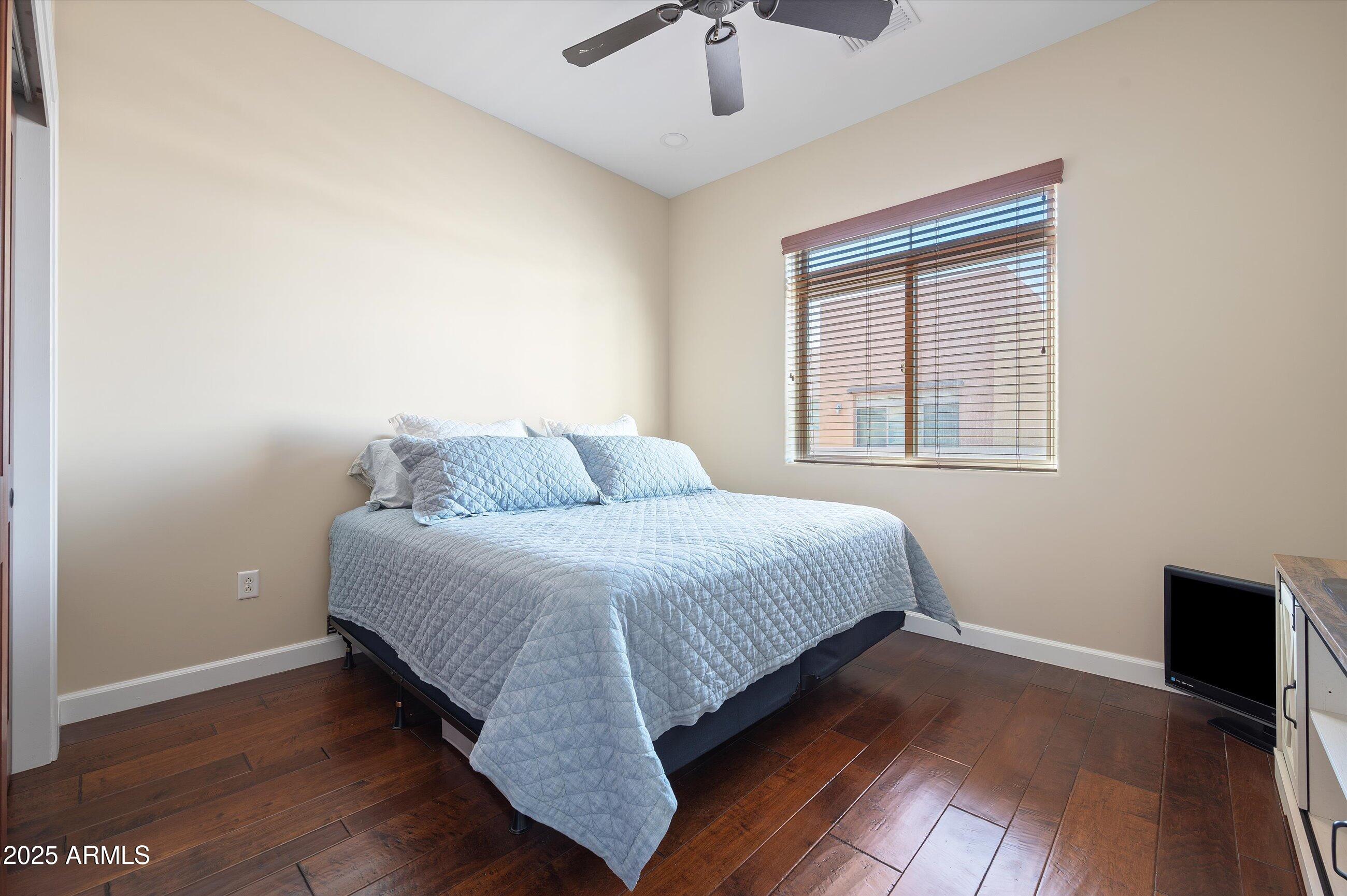 4931 N WOODMERE FAIRWAY -- # 1001