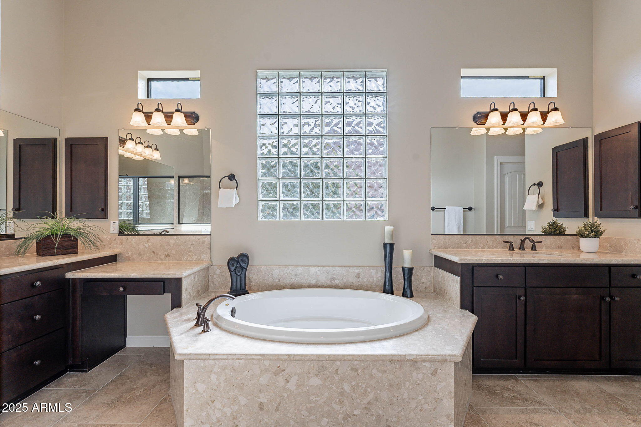 8525 E LYNWOOD Street