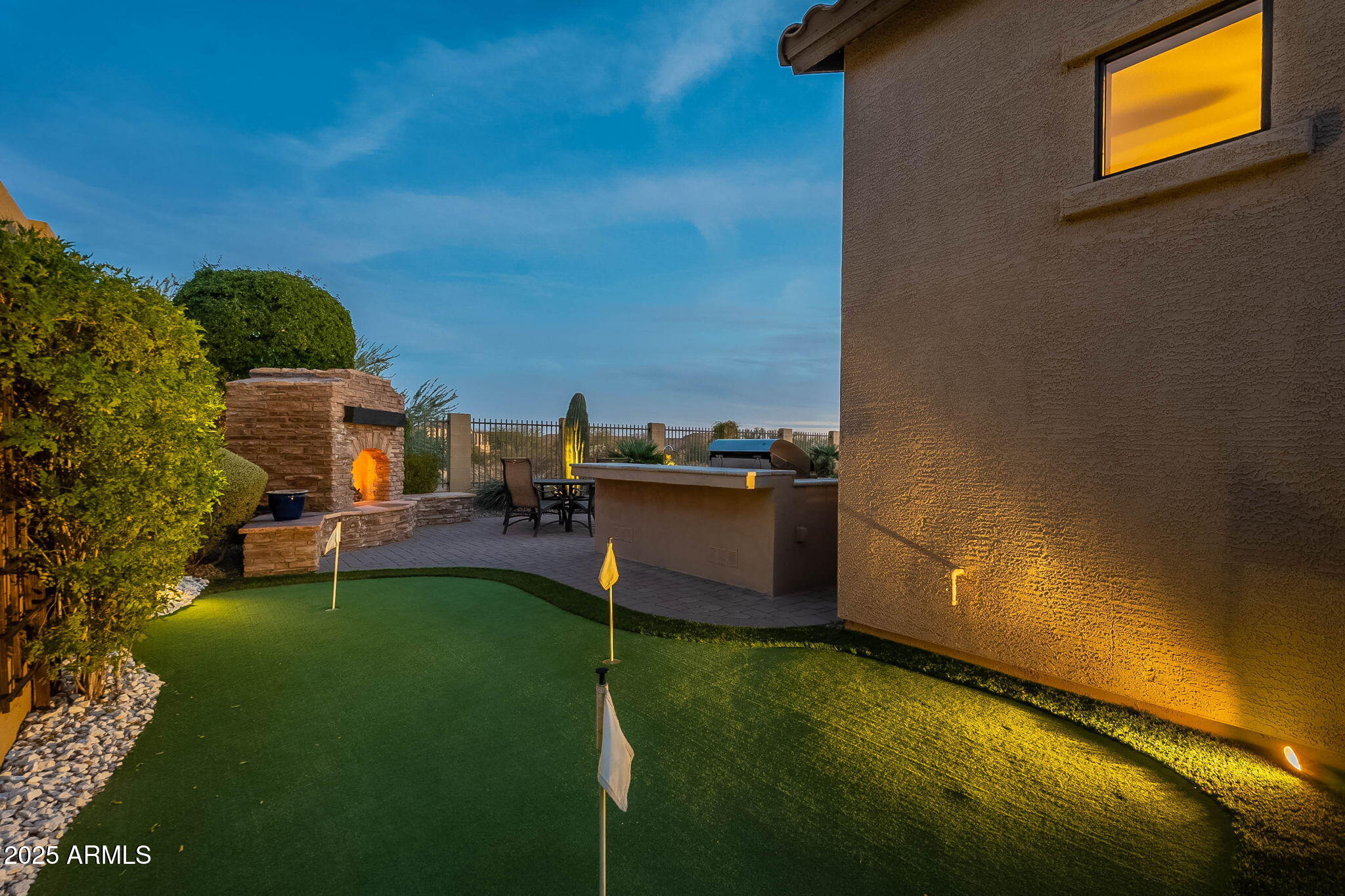 8525 E LYNWOOD Street