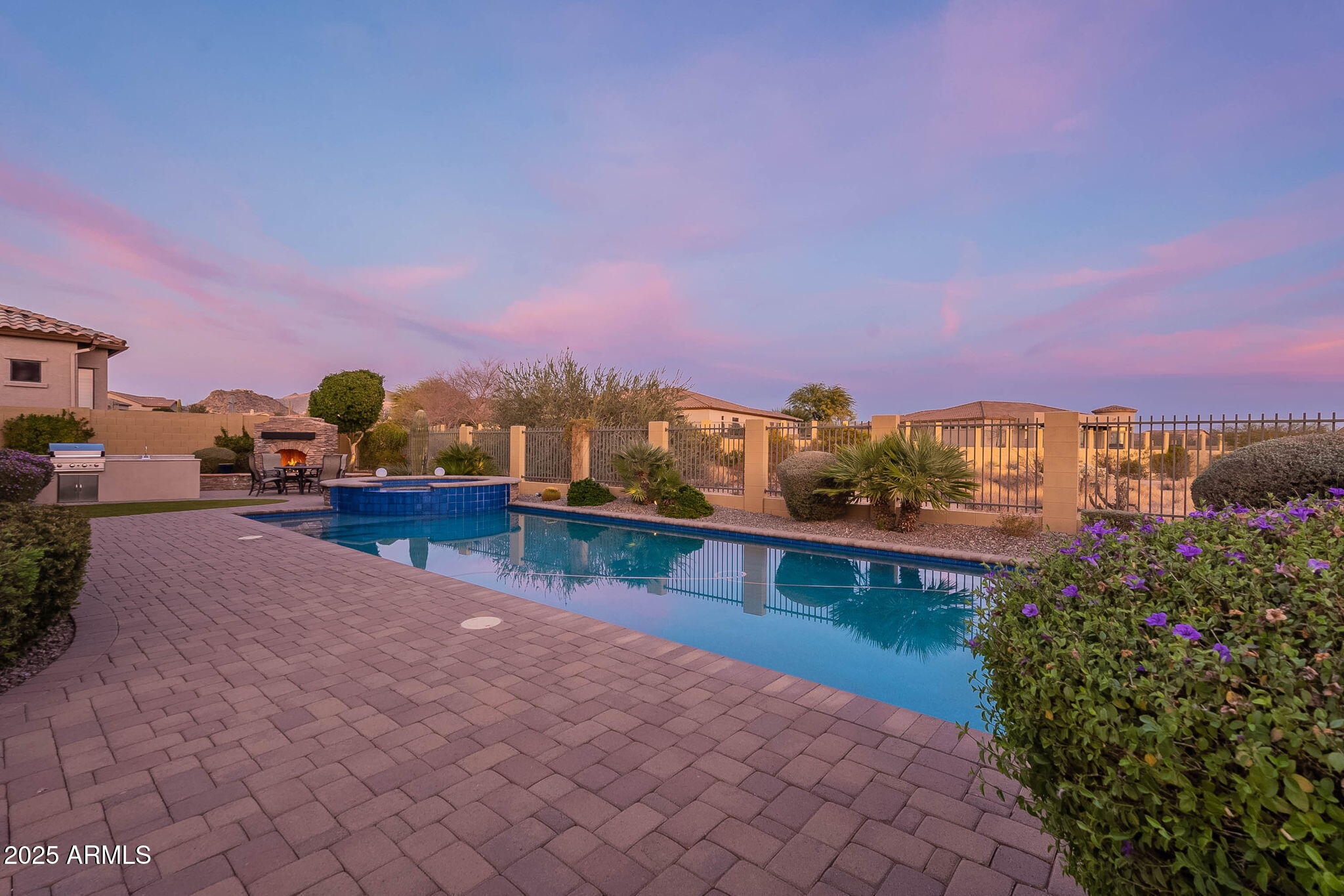 8525 E LYNWOOD Street