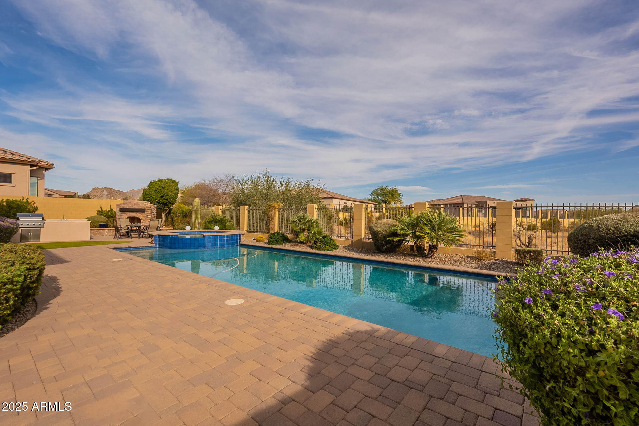 8525 E LYNWOOD Street