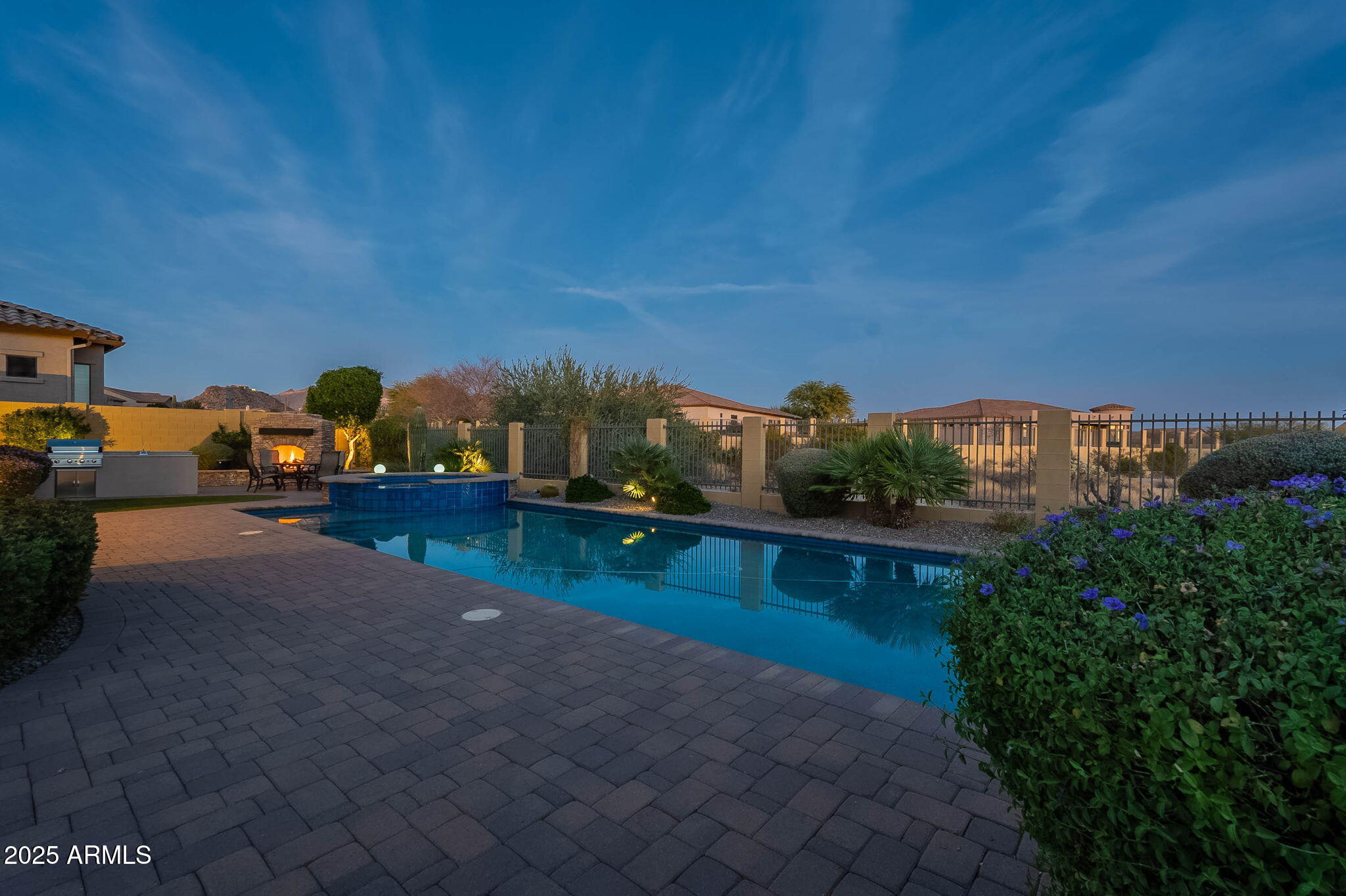 8525 E LYNWOOD Street