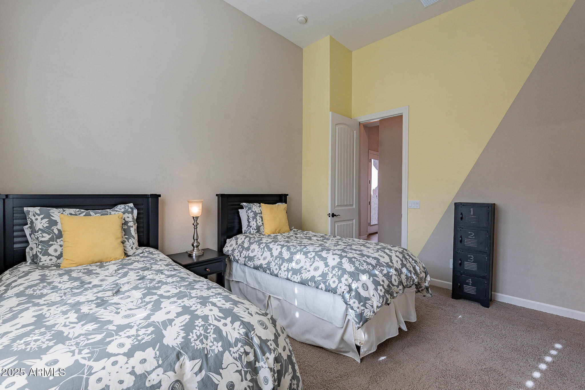 8525 E LYNWOOD Street