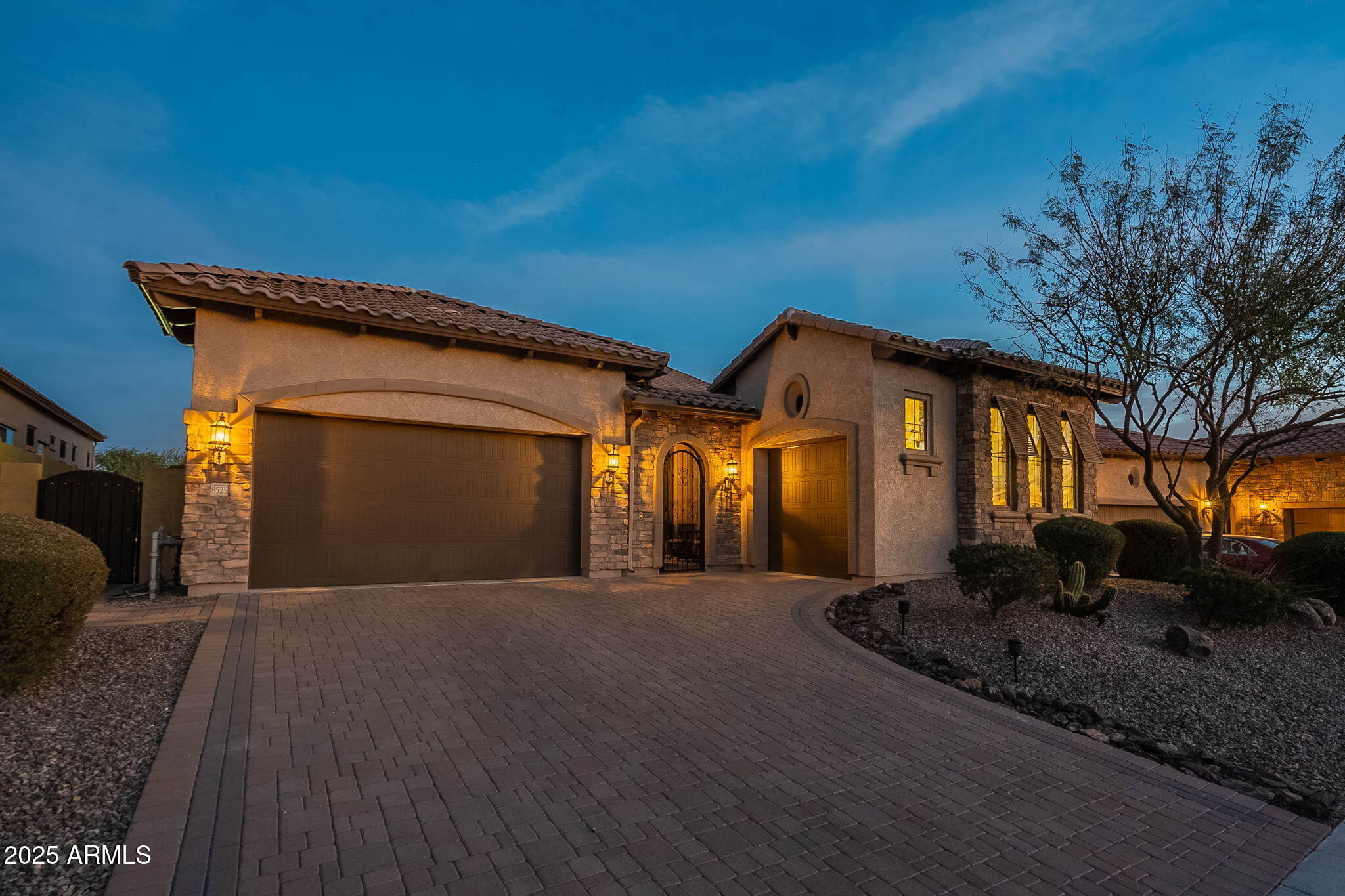 8525 E LYNWOOD Street