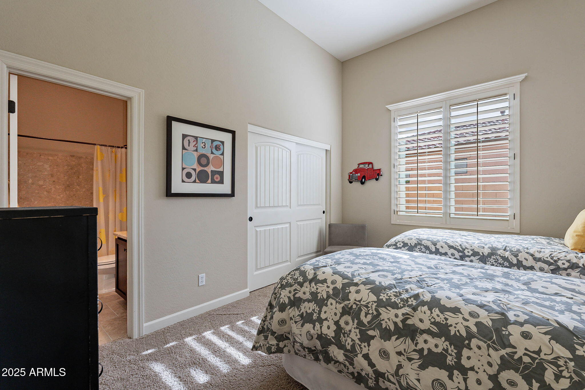 8525 E LYNWOOD Street