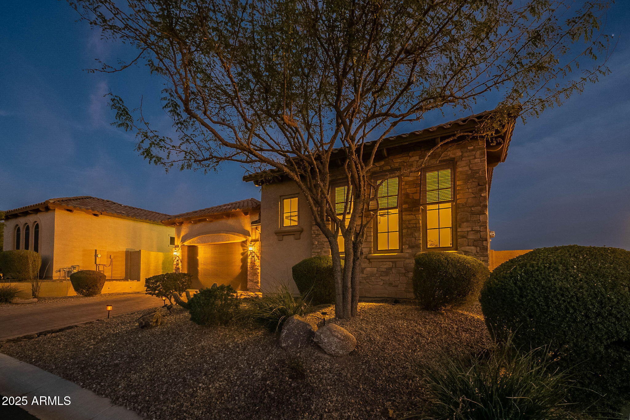 8525 E LYNWOOD Street