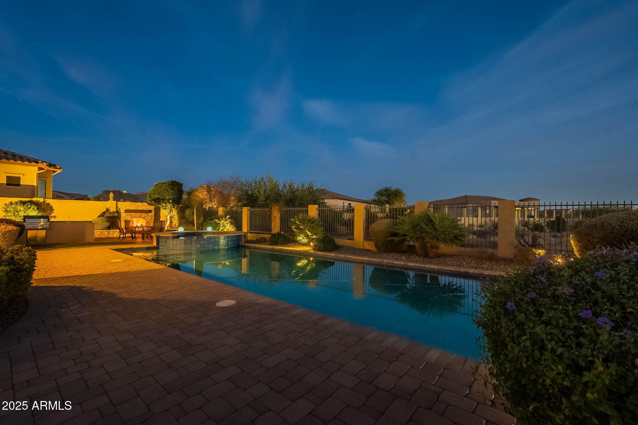 8525 E LYNWOOD Street