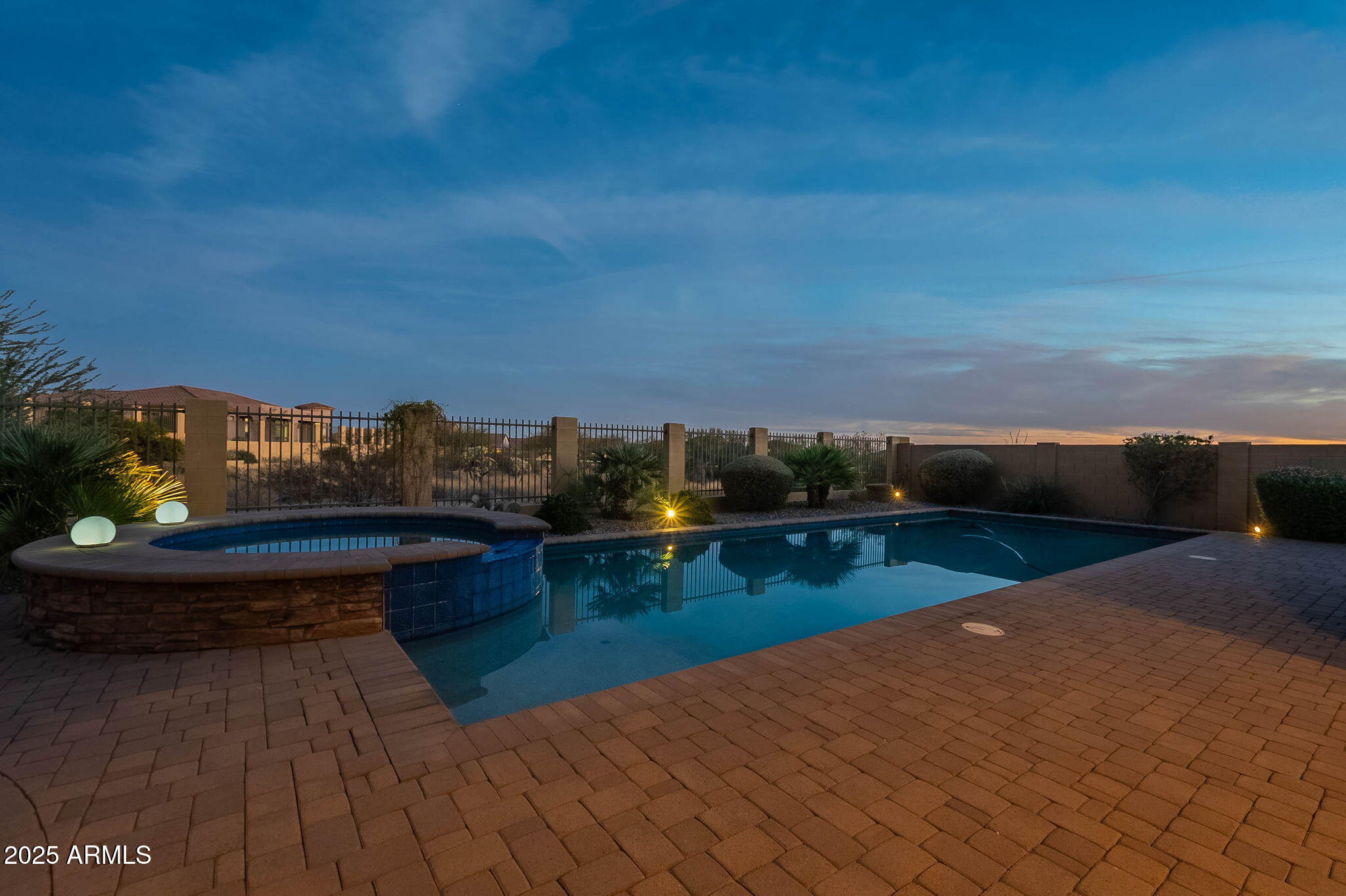 8525 E LYNWOOD Street