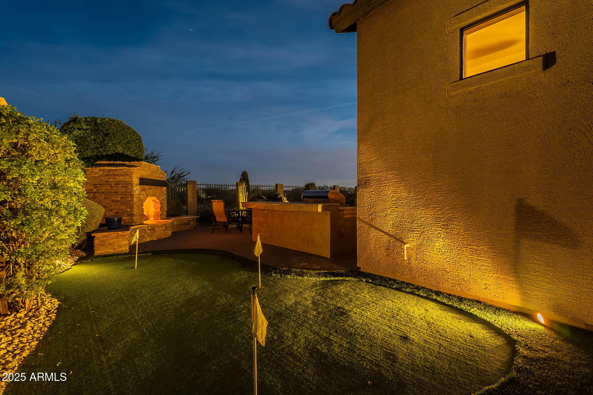 8525 E LYNWOOD Street