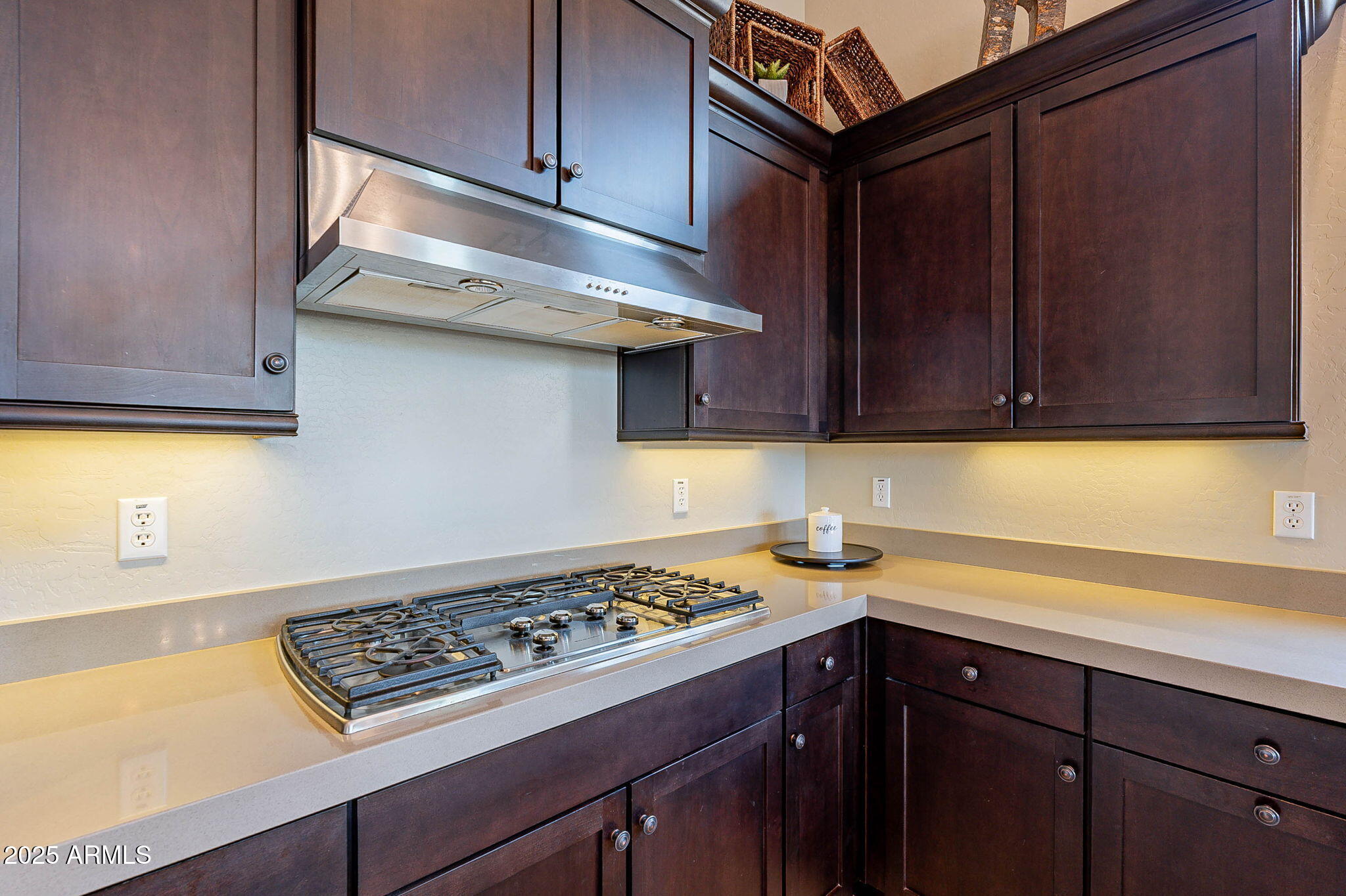 8525 E LYNWOOD Street