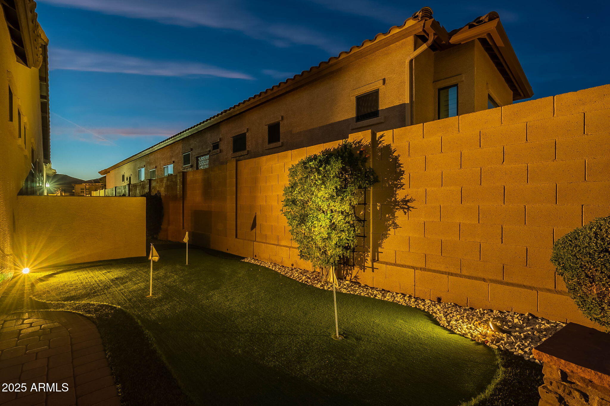 8525 E LYNWOOD Street