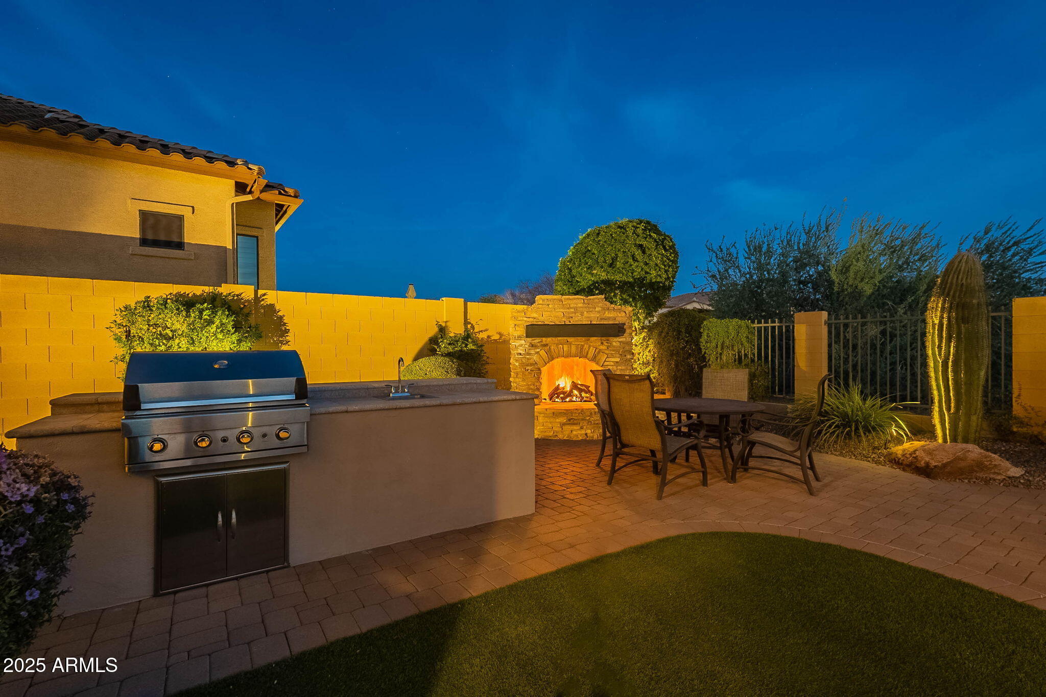 8525 E LYNWOOD Street