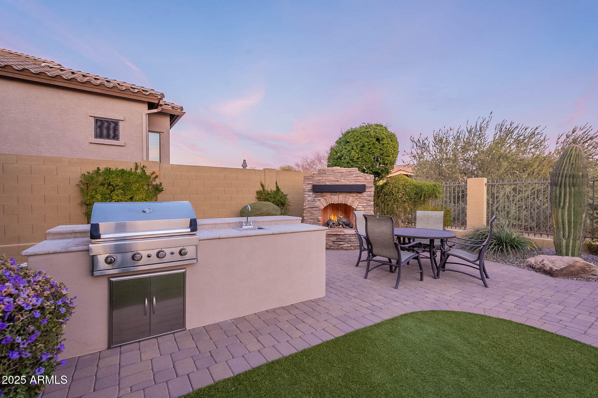 8525 E LYNWOOD Street