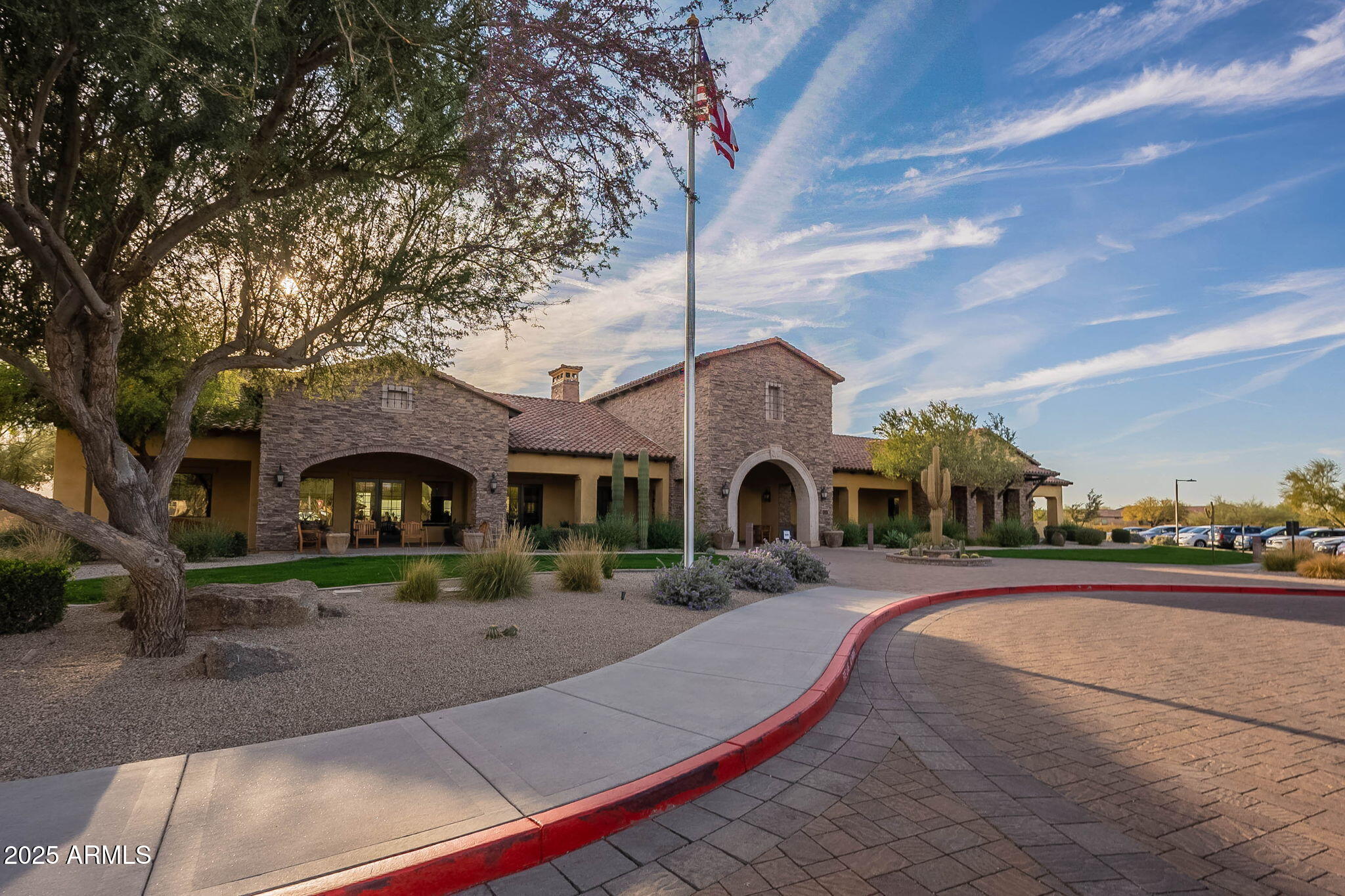 8525 E LYNWOOD Street