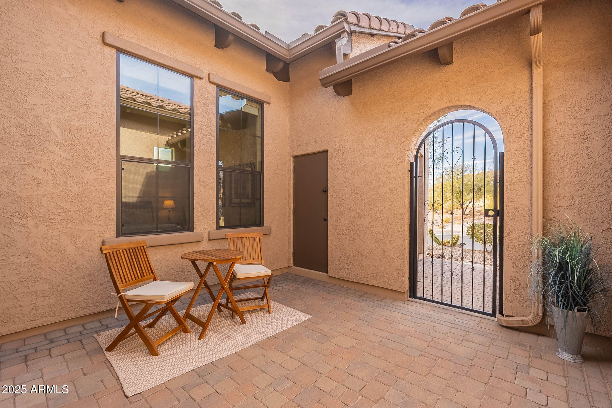 8525 E LYNWOOD Street