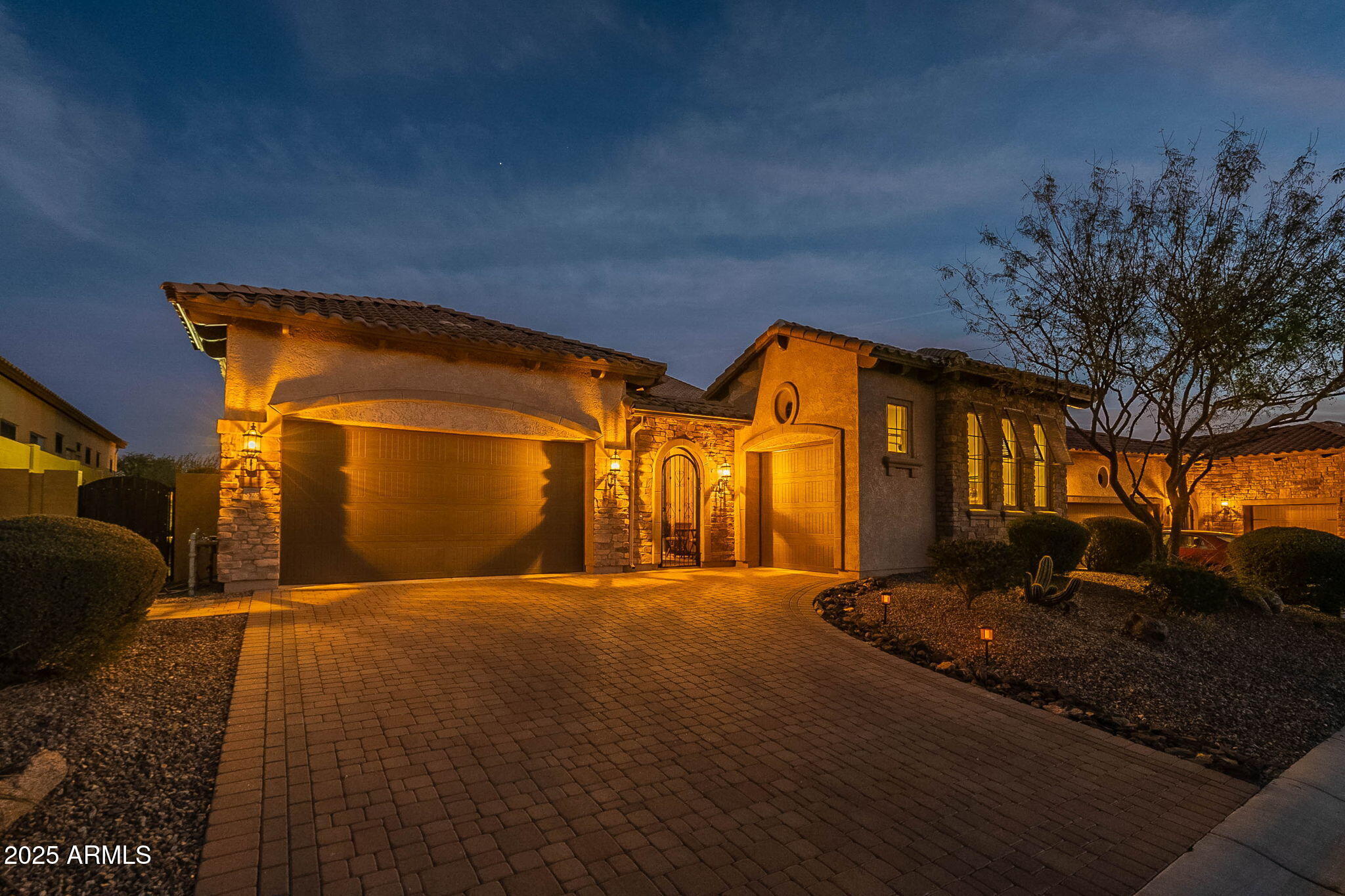 8525 E LYNWOOD Street