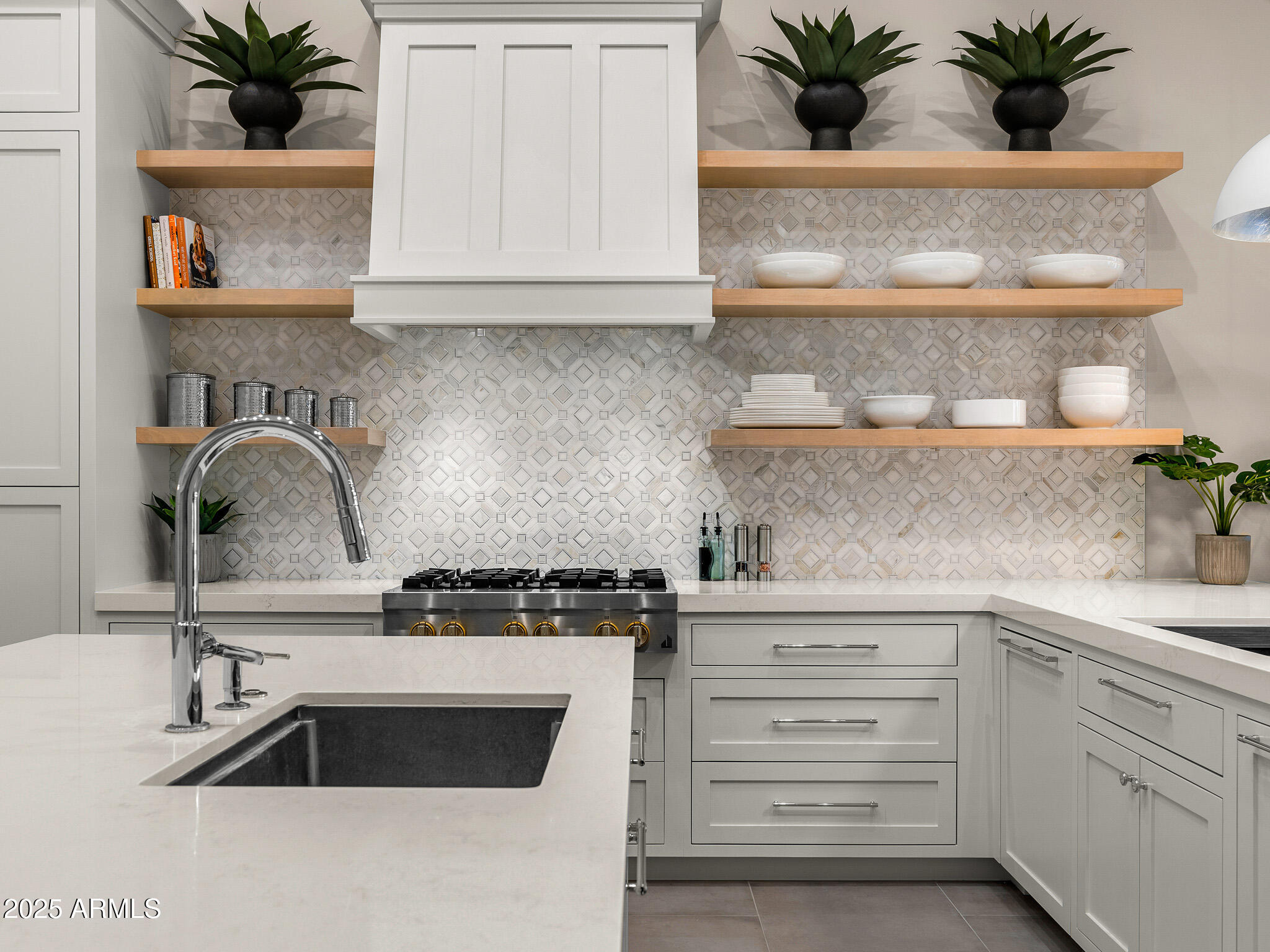 8315 N SENDERO TRES M --