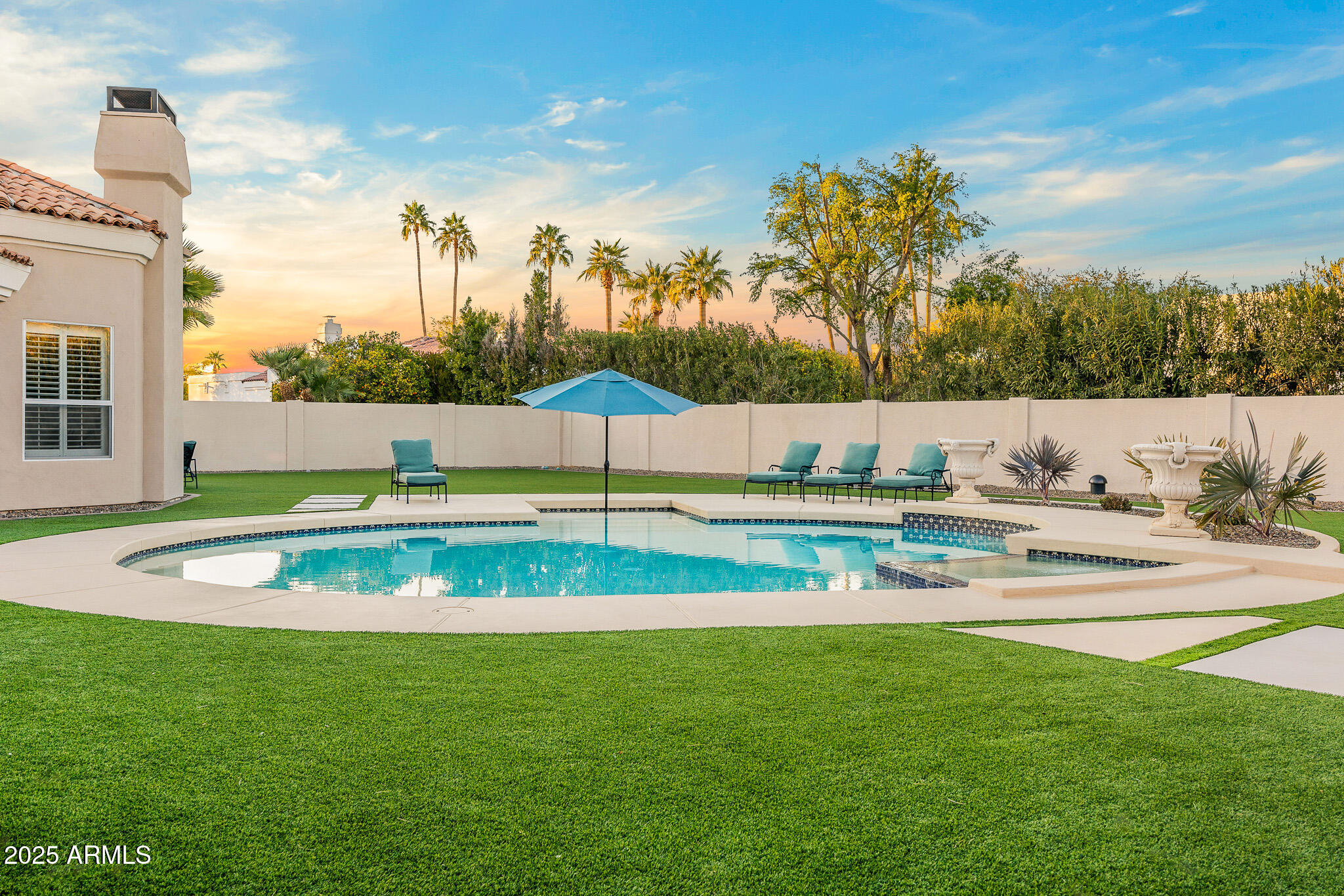 8315 N SENDERO TRES M --