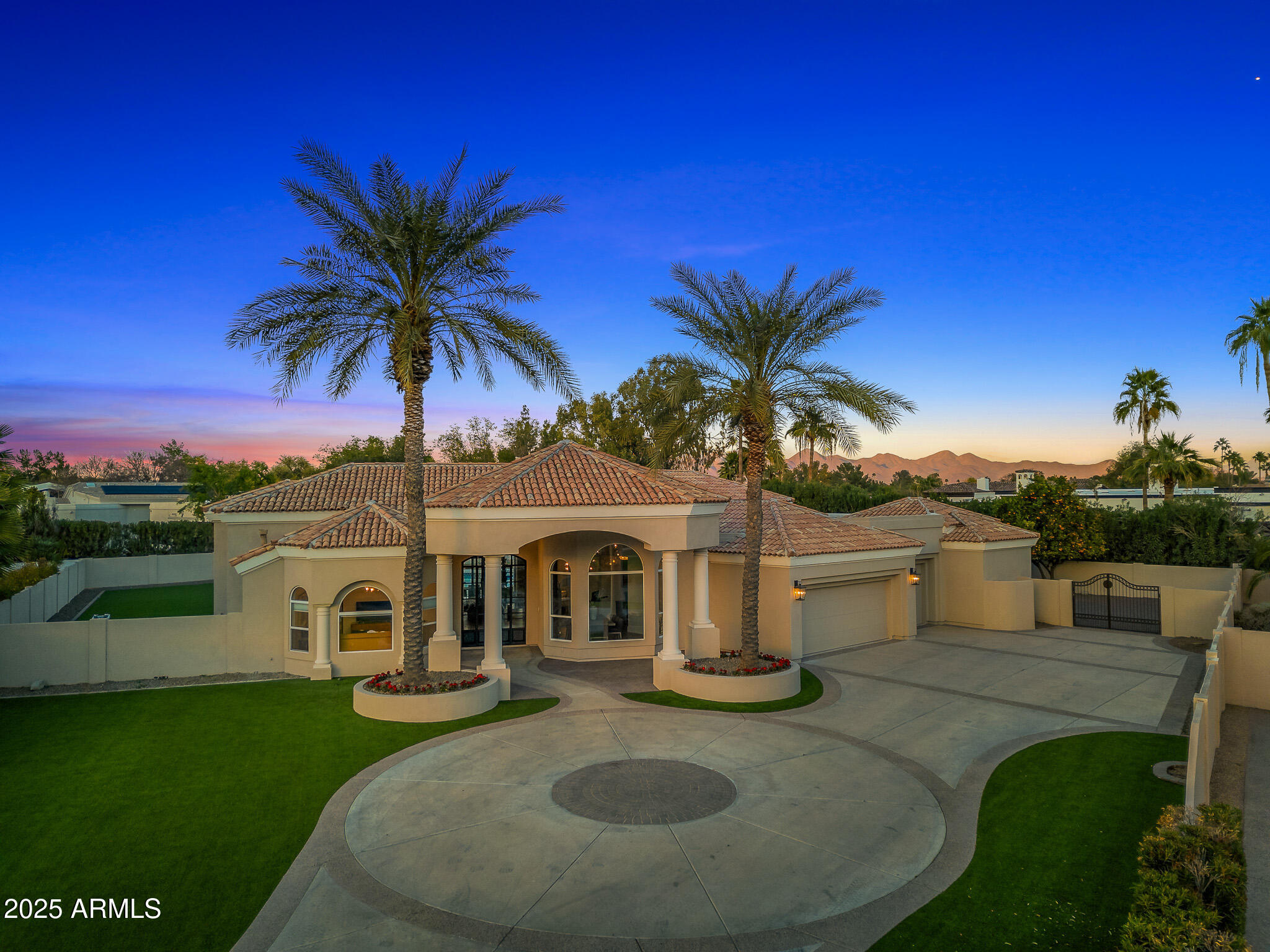 8315 N SENDERO TRES M --