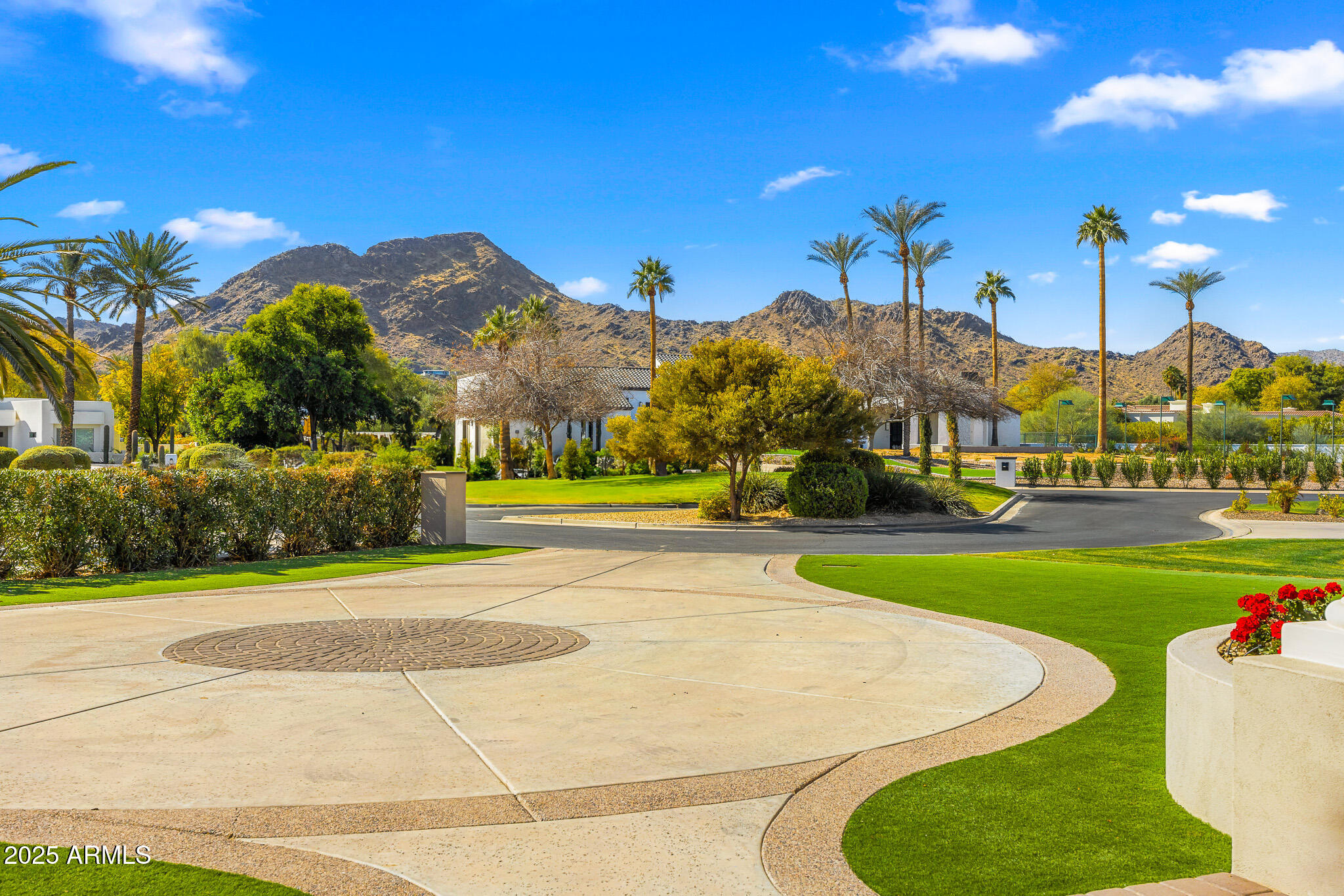 8315 N SENDERO TRES M --