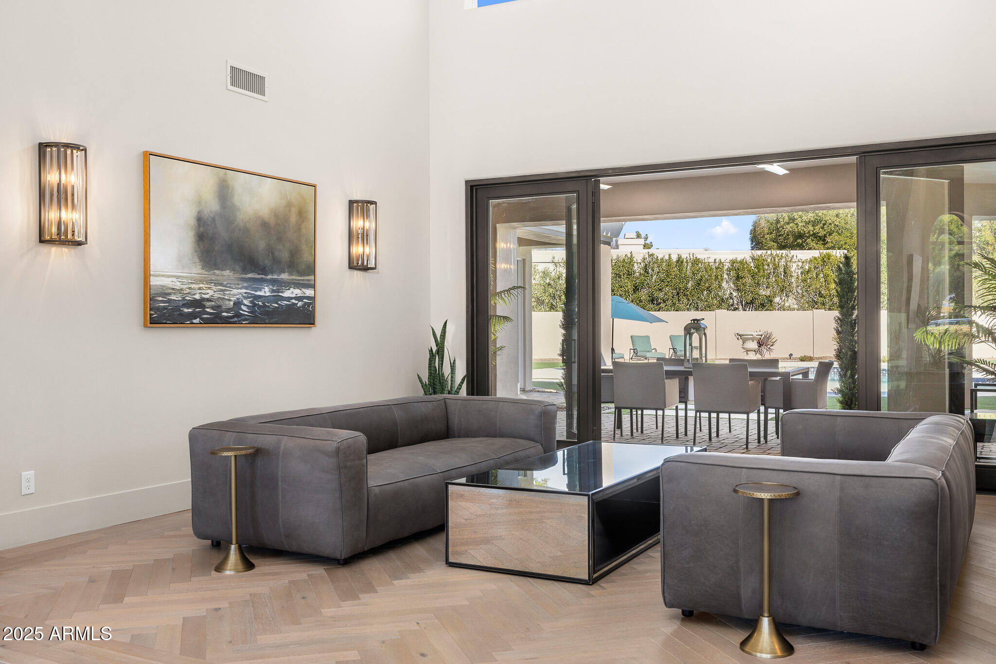 8315 N SENDERO TRES M --