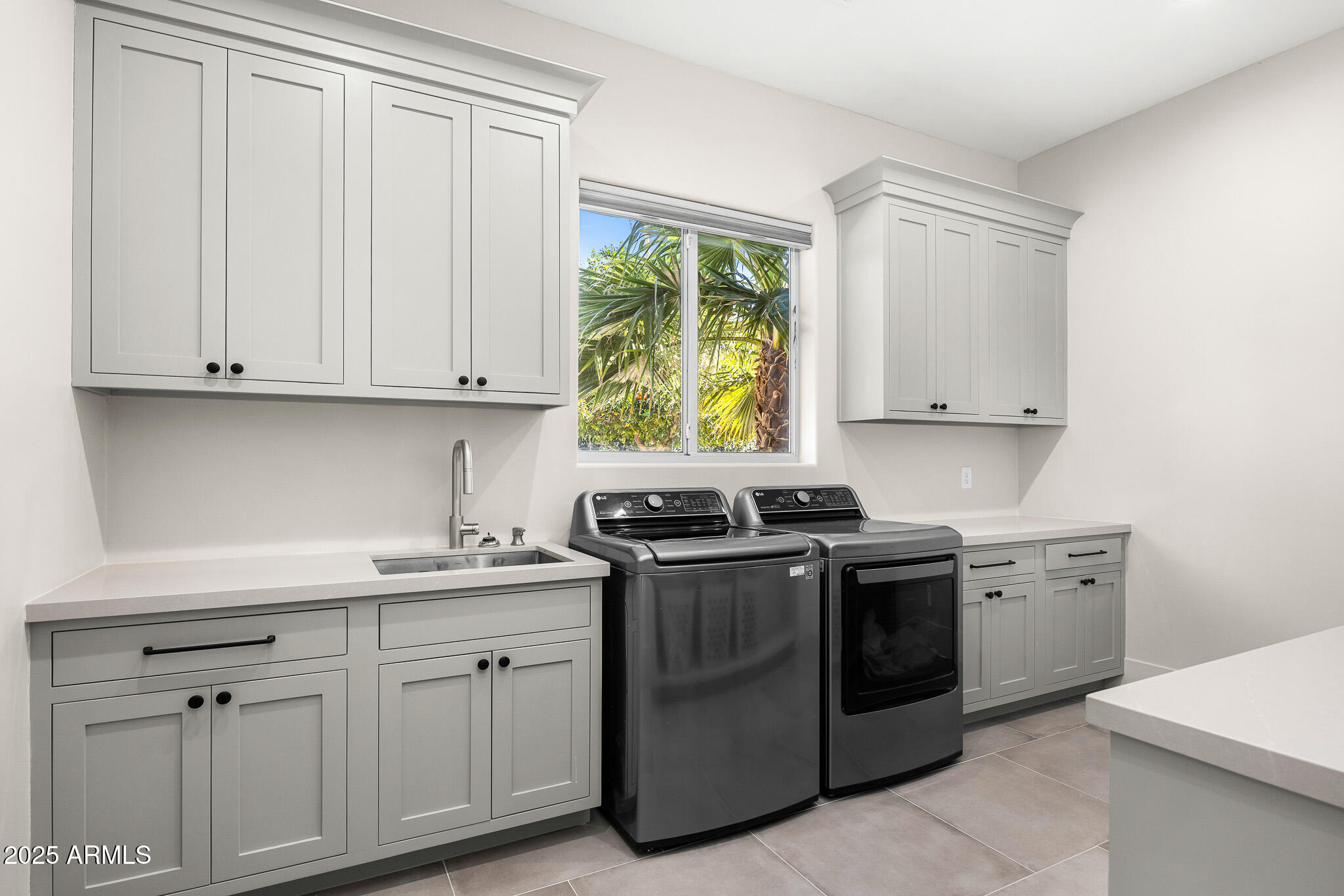 8315 N SENDERO TRES M --