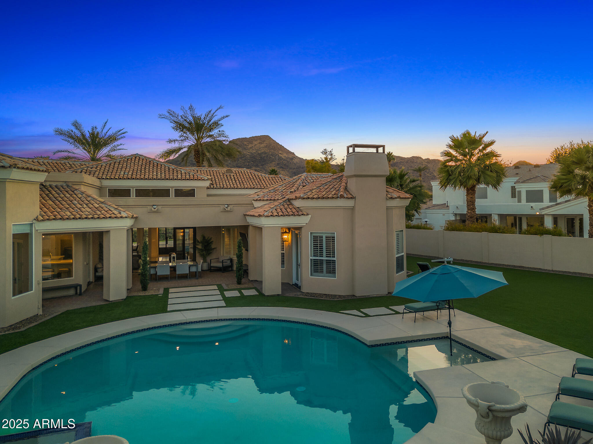 8315 N SENDERO TRES M --