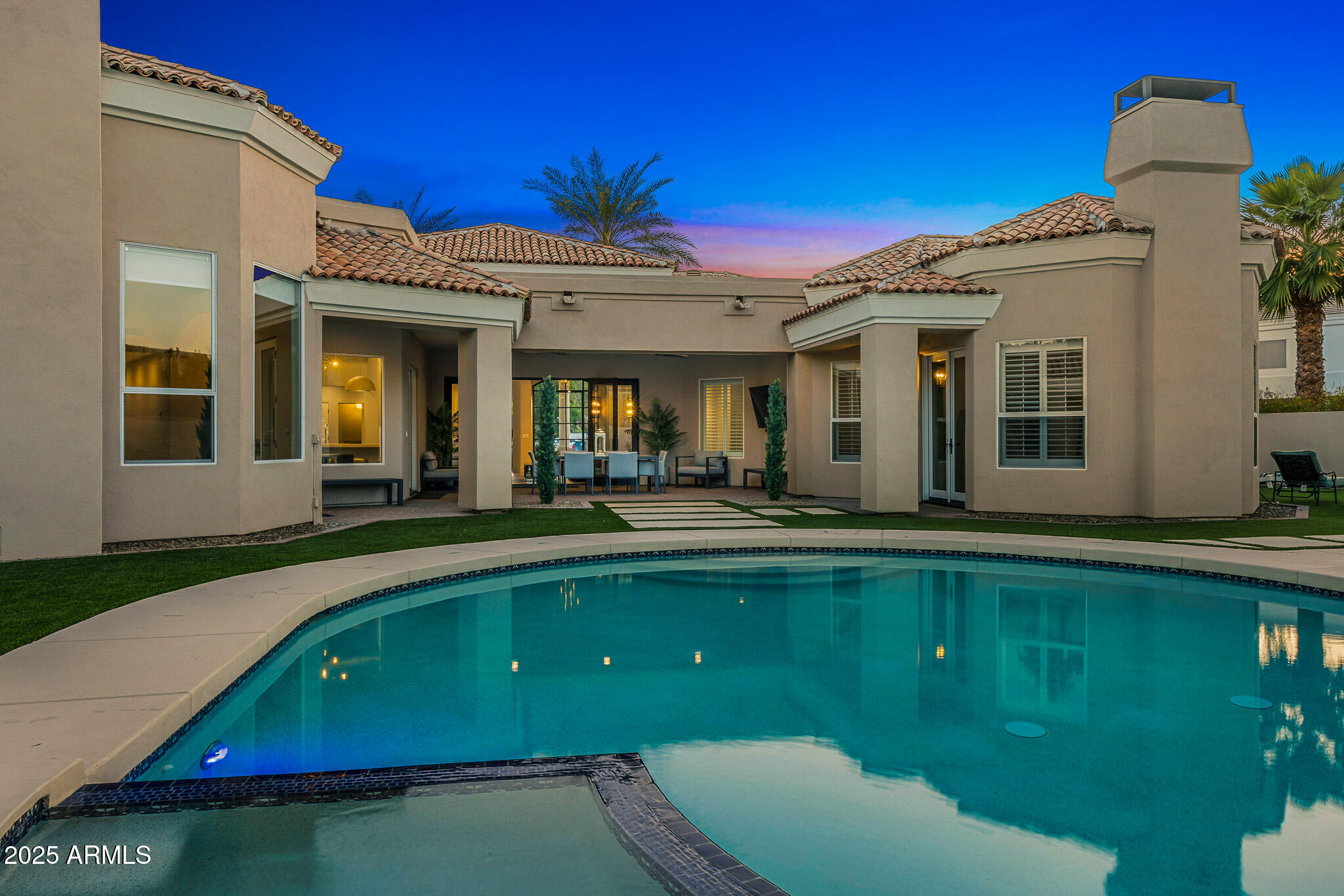 8315 N SENDERO TRES M --