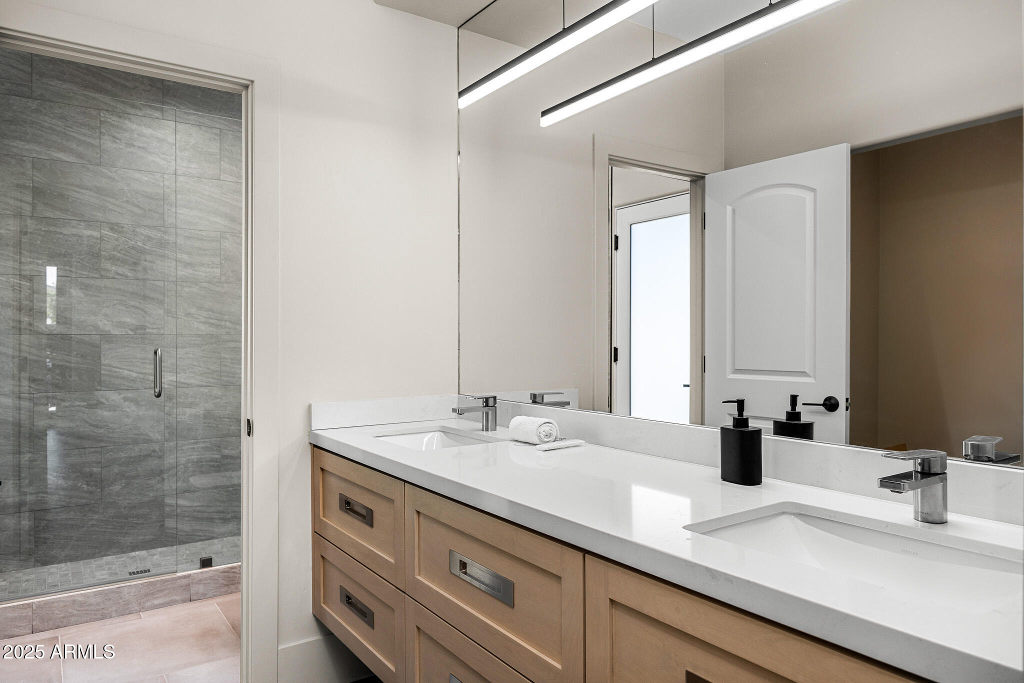 8315 N SENDERO TRES M --