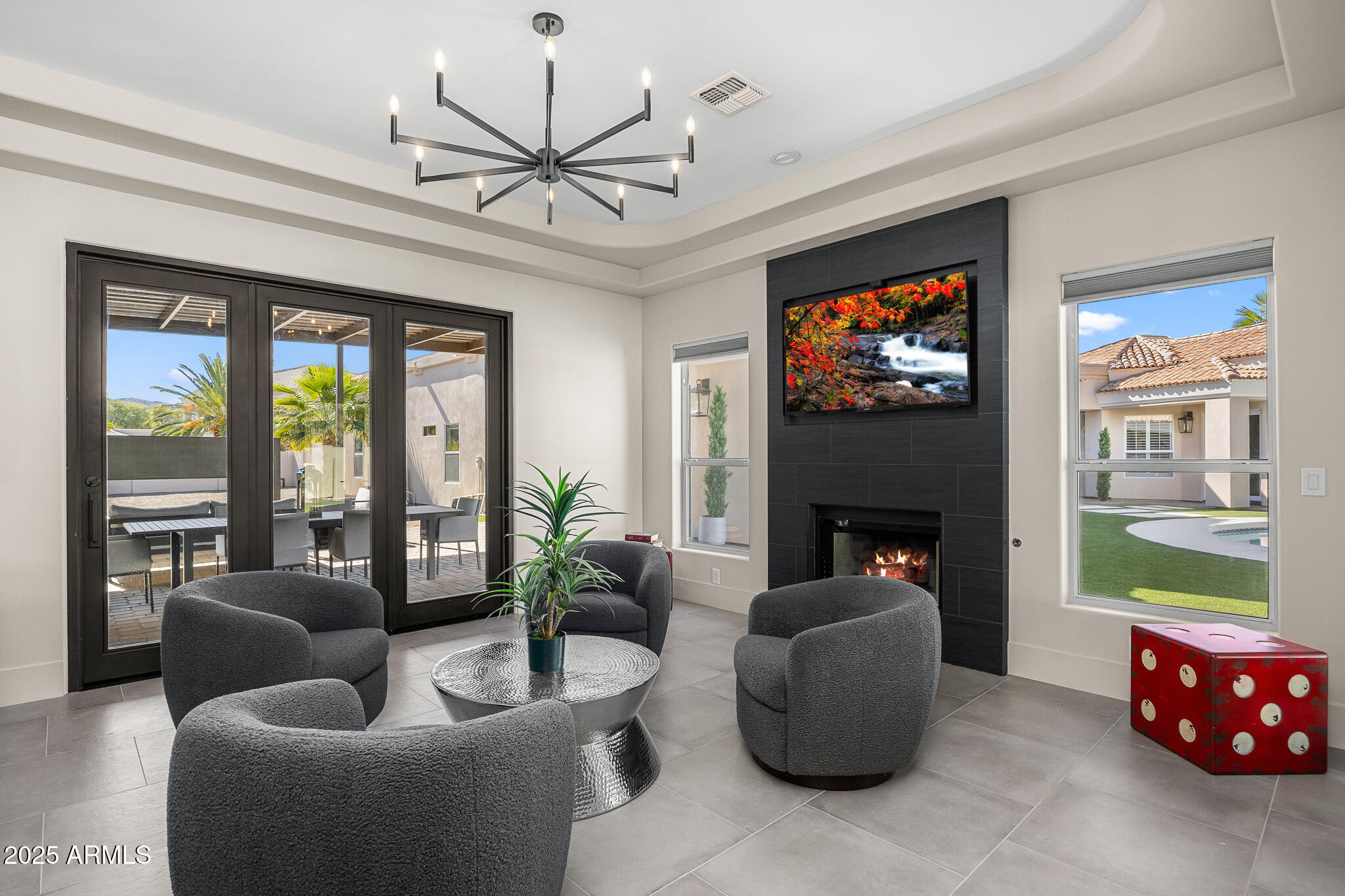 8315 N SENDERO TRES M --