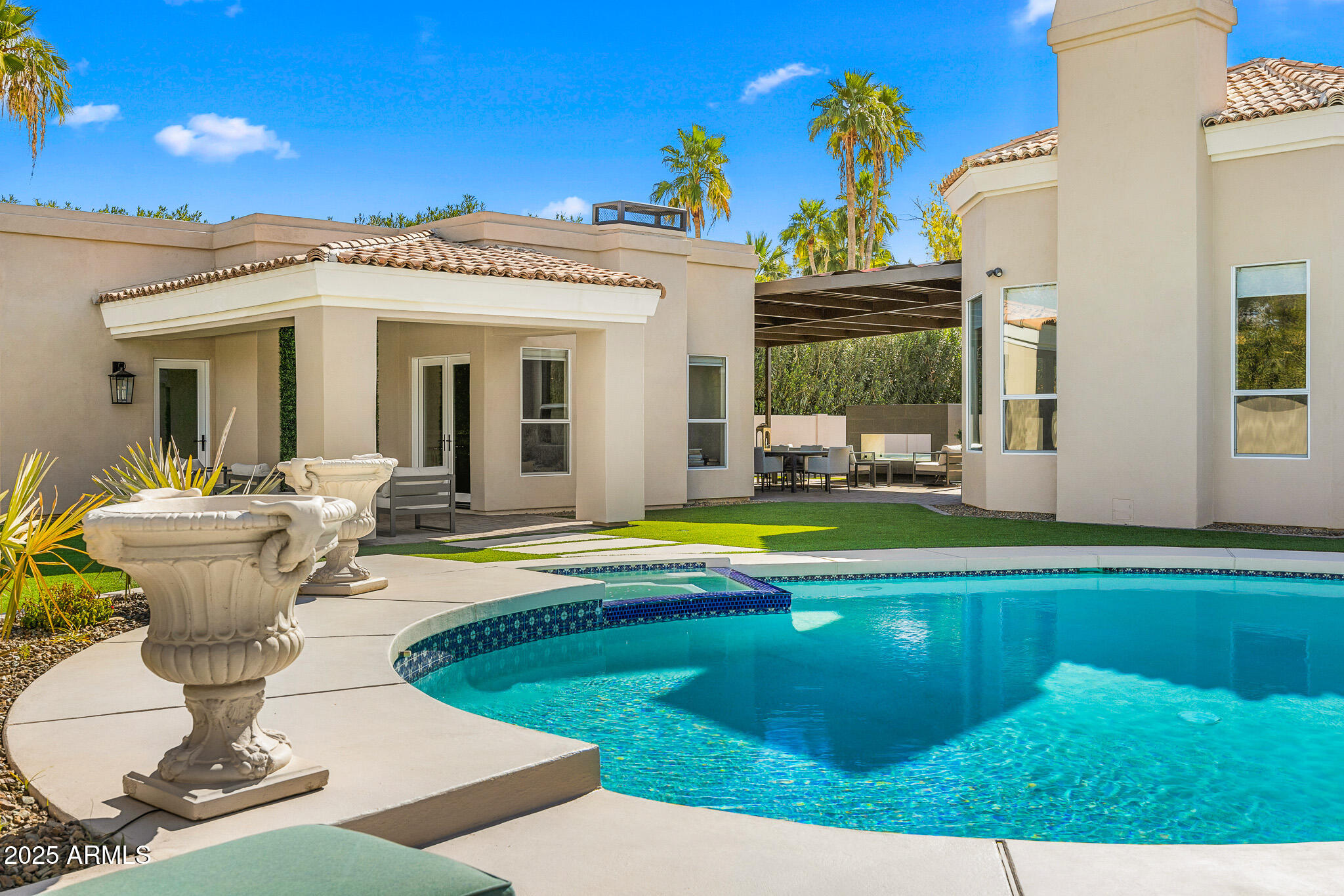 8315 N SENDERO TRES M --