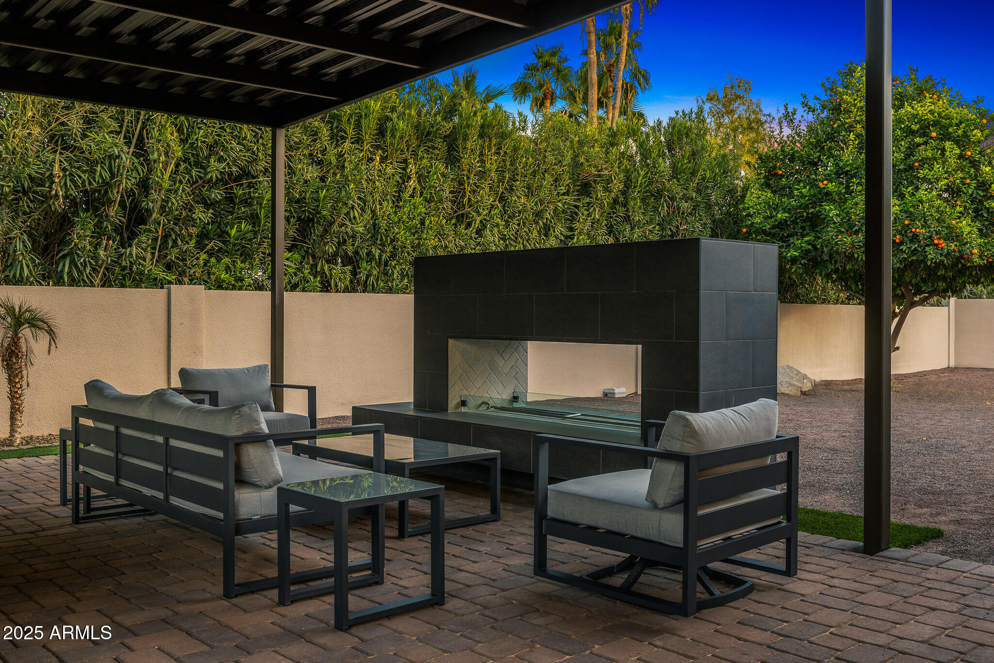 8315 N SENDERO TRES M --