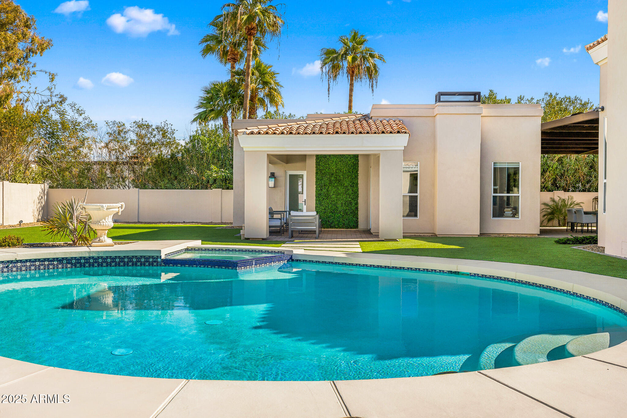 8315 N SENDERO TRES M --