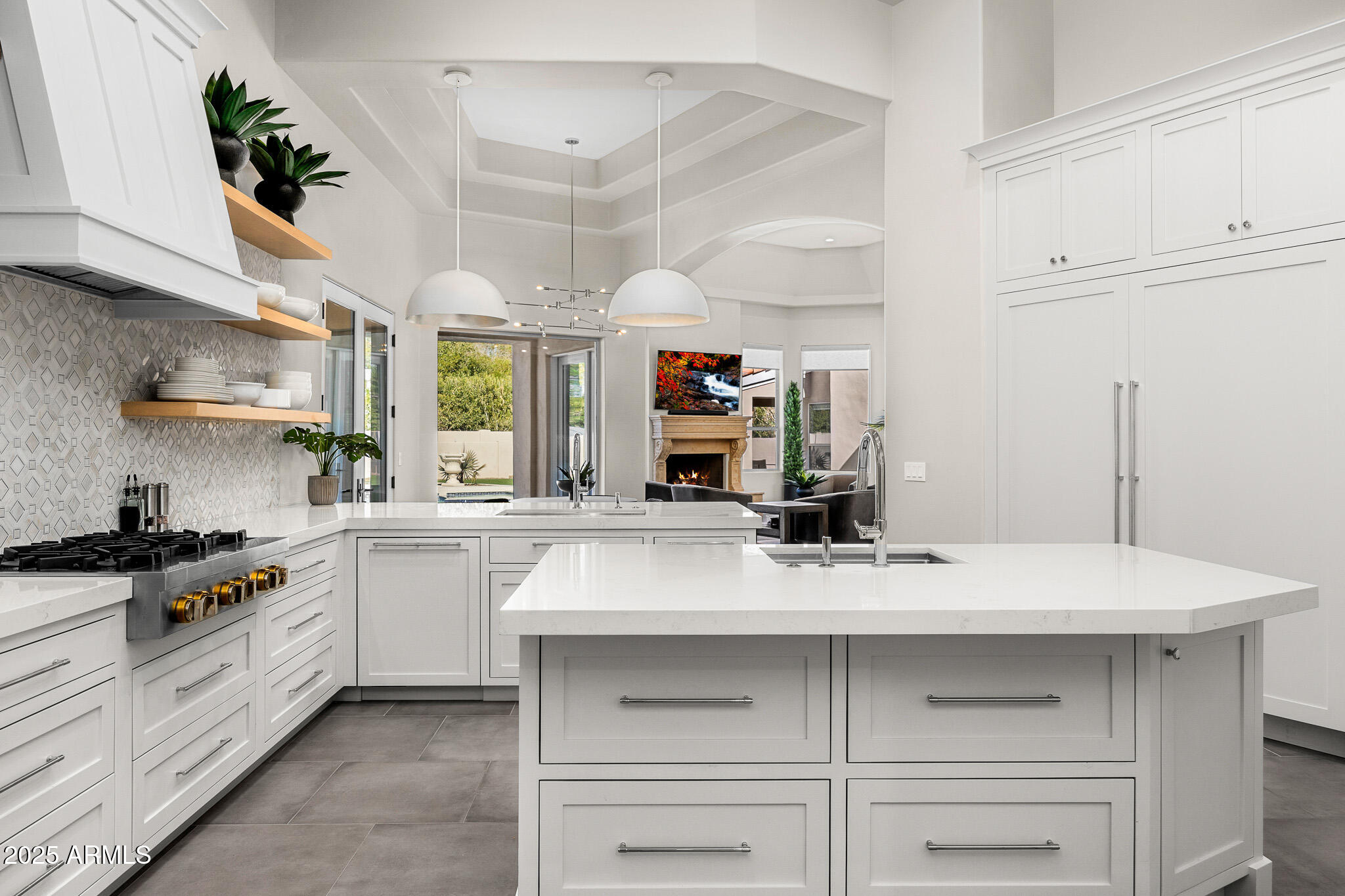 8315 N SENDERO TRES M --