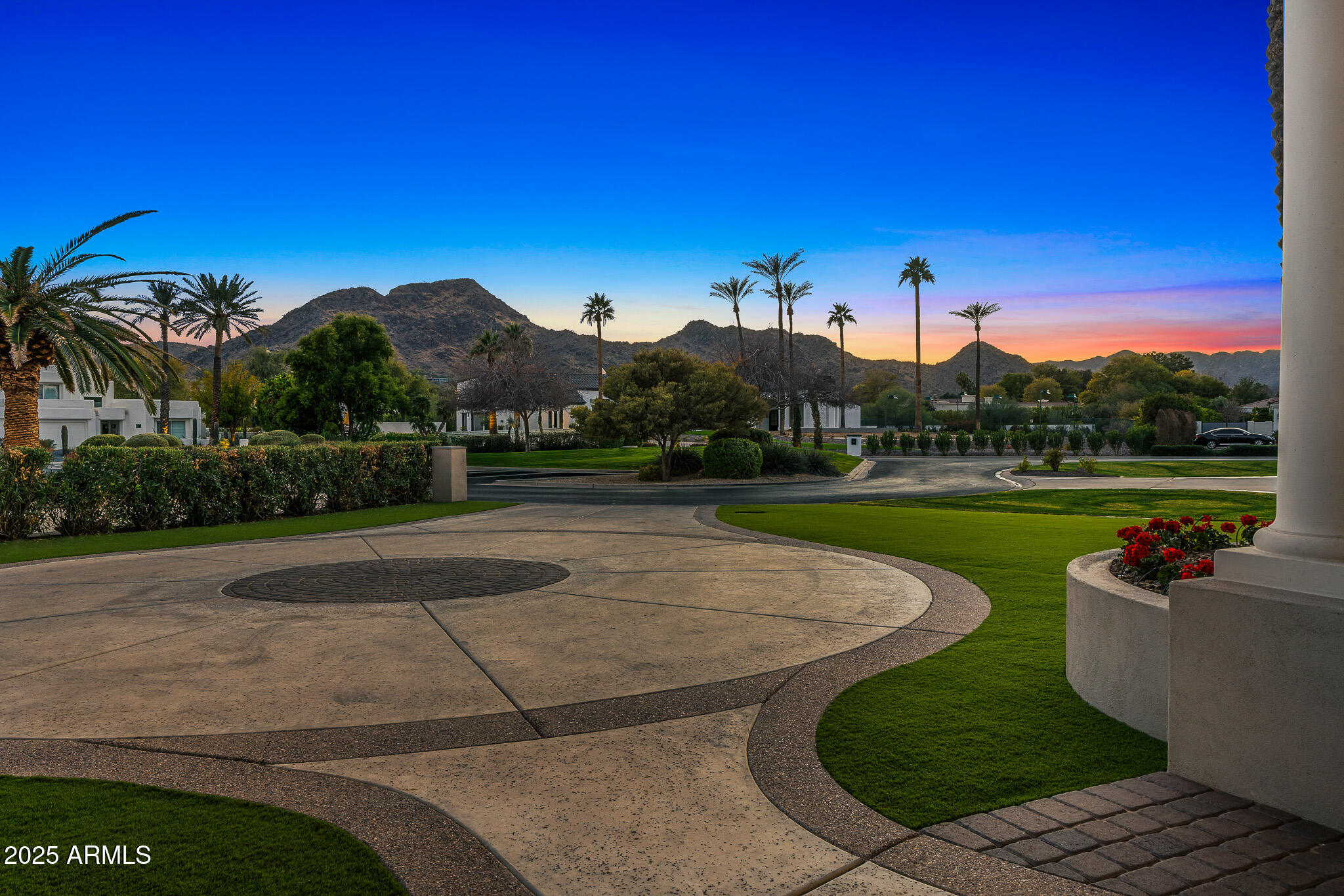 8315 N SENDERO TRES M --