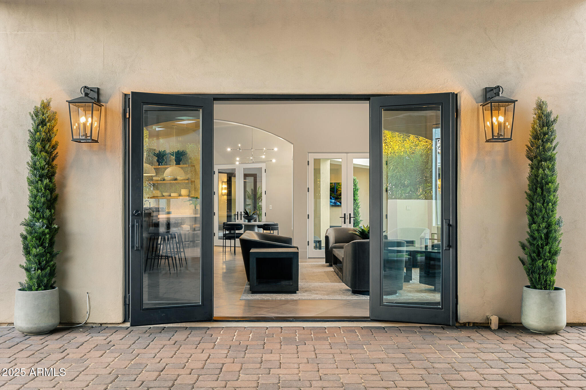 8315 N SENDERO TRES M --