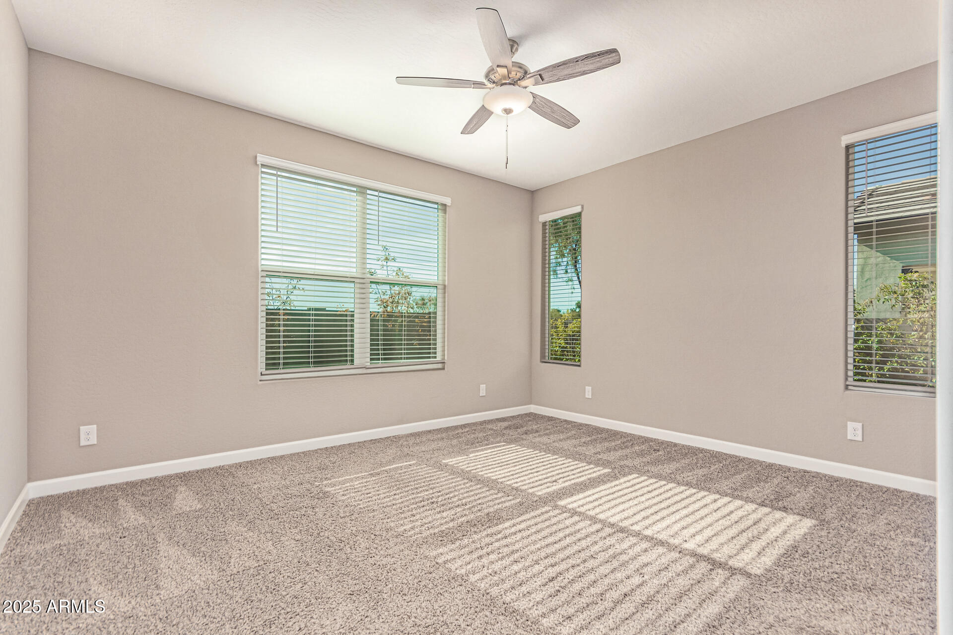 707 W HARTFORD Avenue