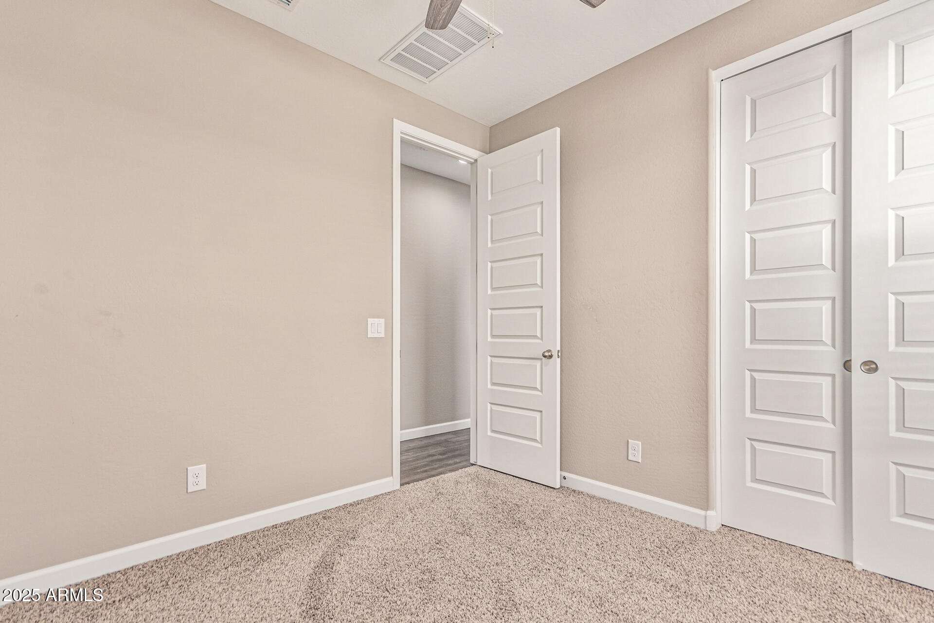 707 W HARTFORD Avenue