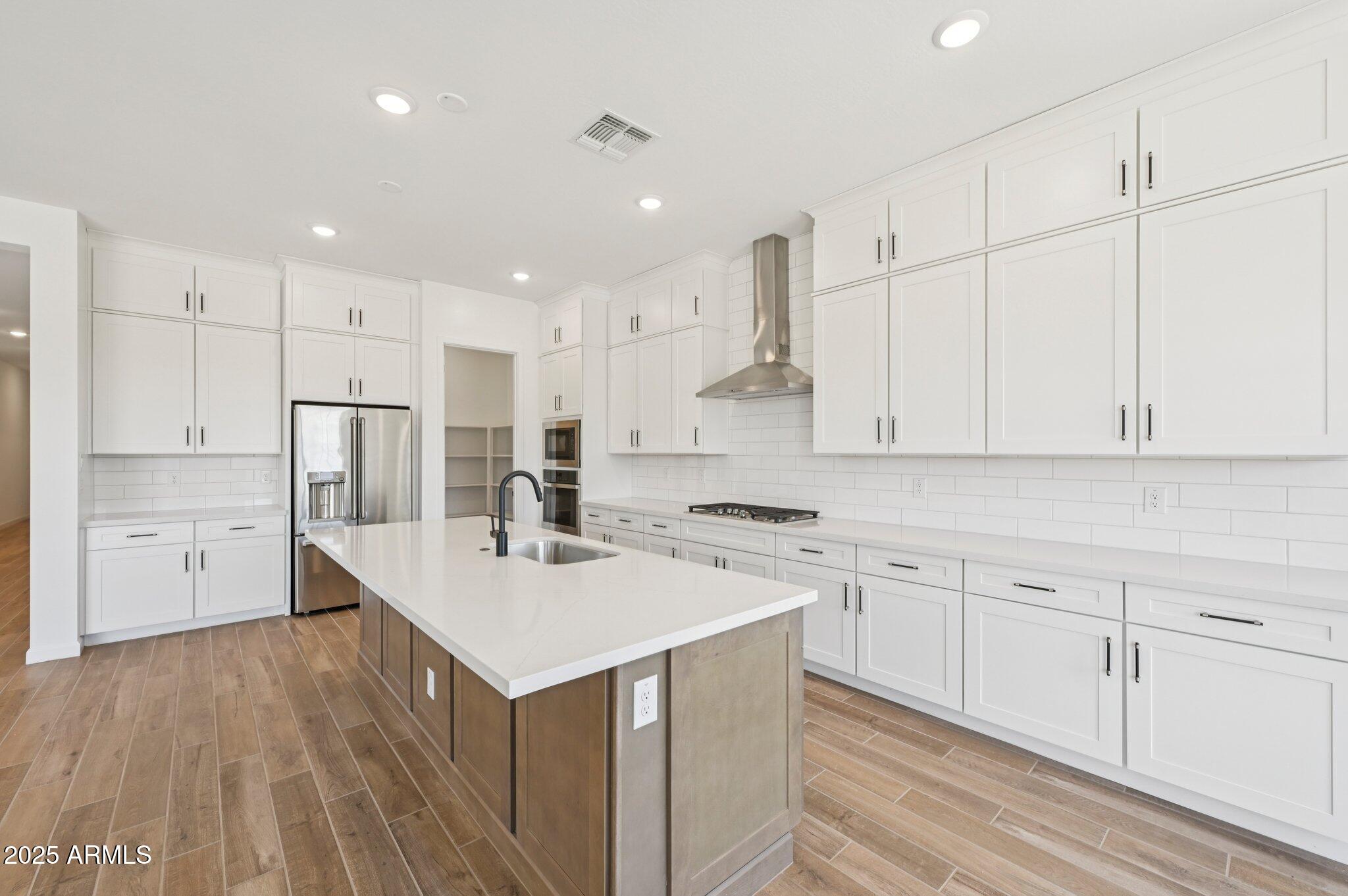 22961 E TWIN ACRES Drive